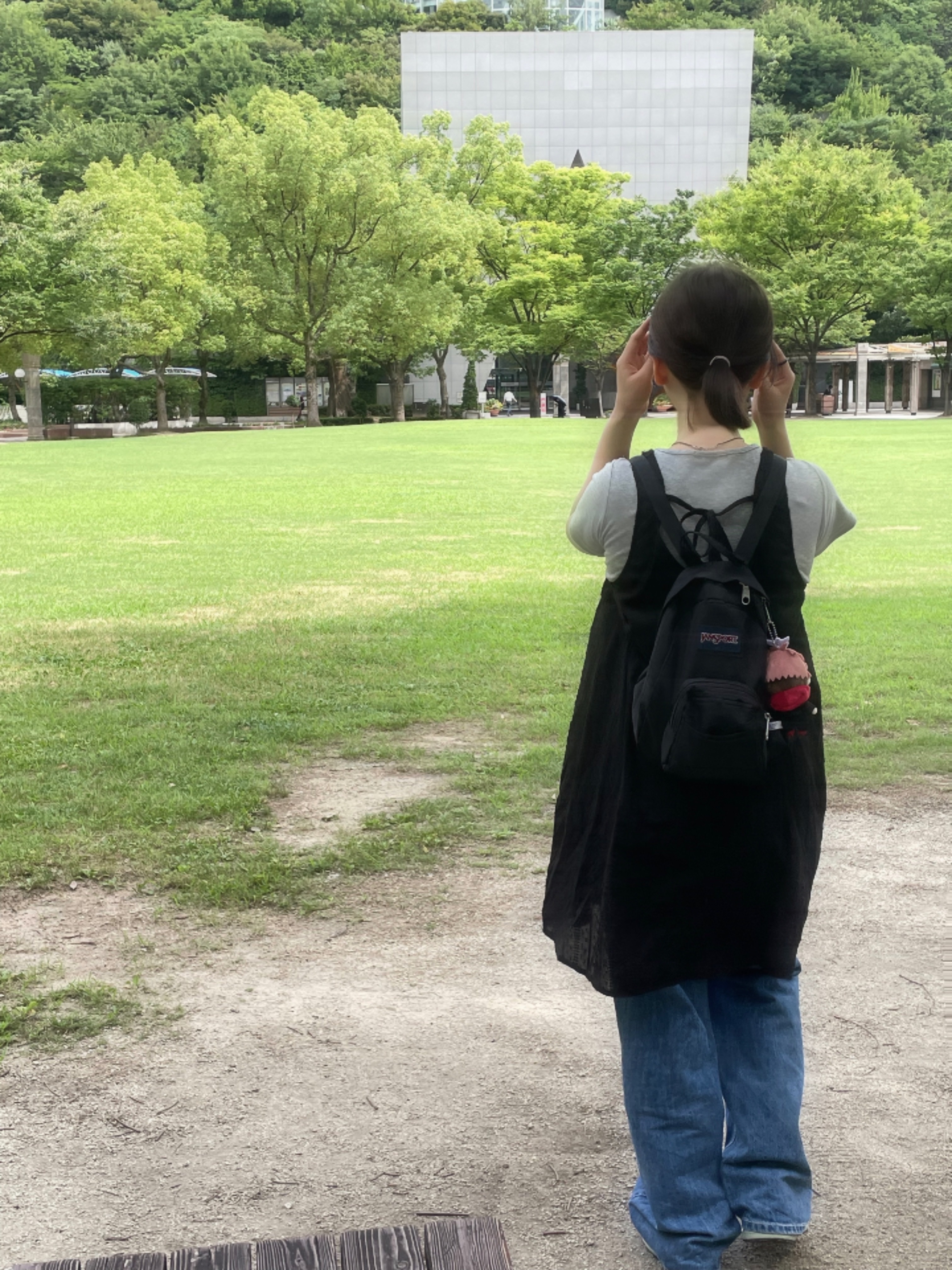 Jansport Half Pint Mini Backpack Black 착용 스타일