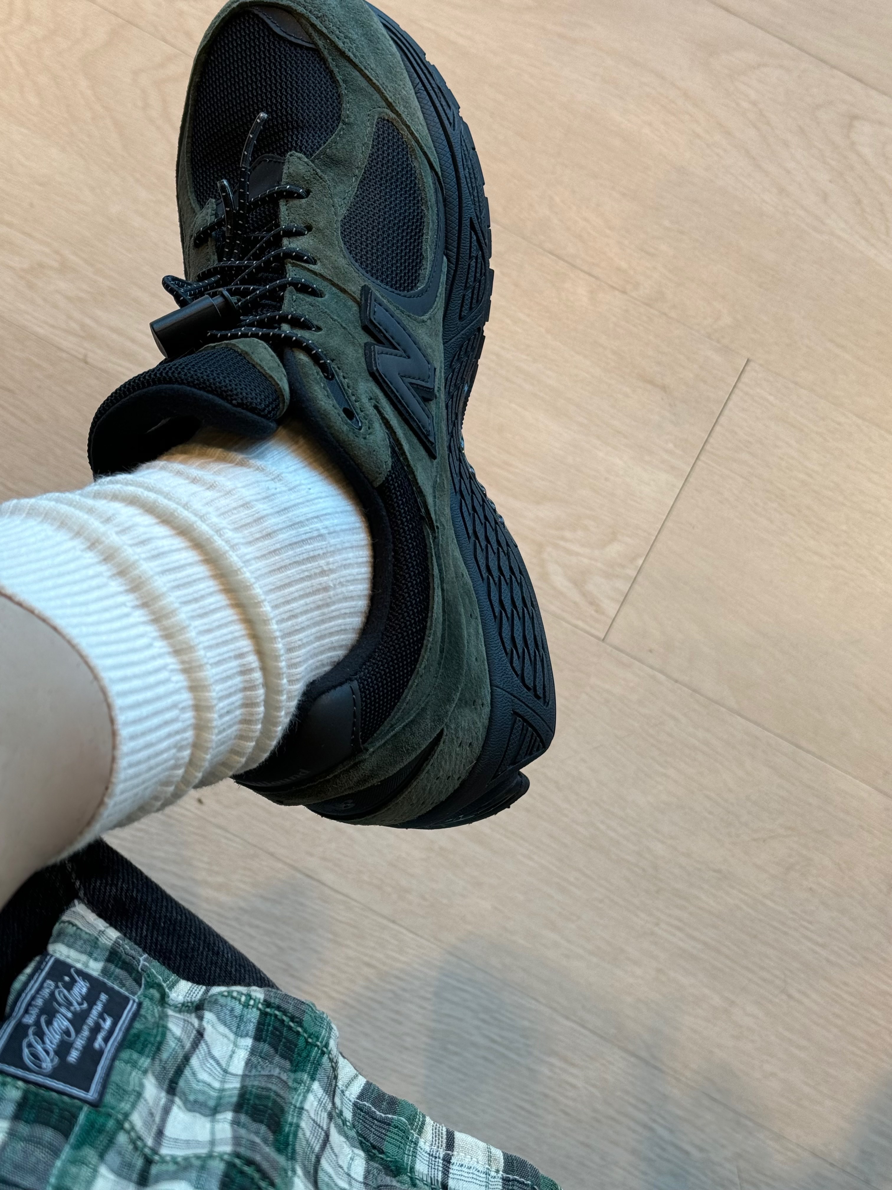 New Balance x JJJJound 2002R Gore-Tex Pine 착용 스타일 - 2