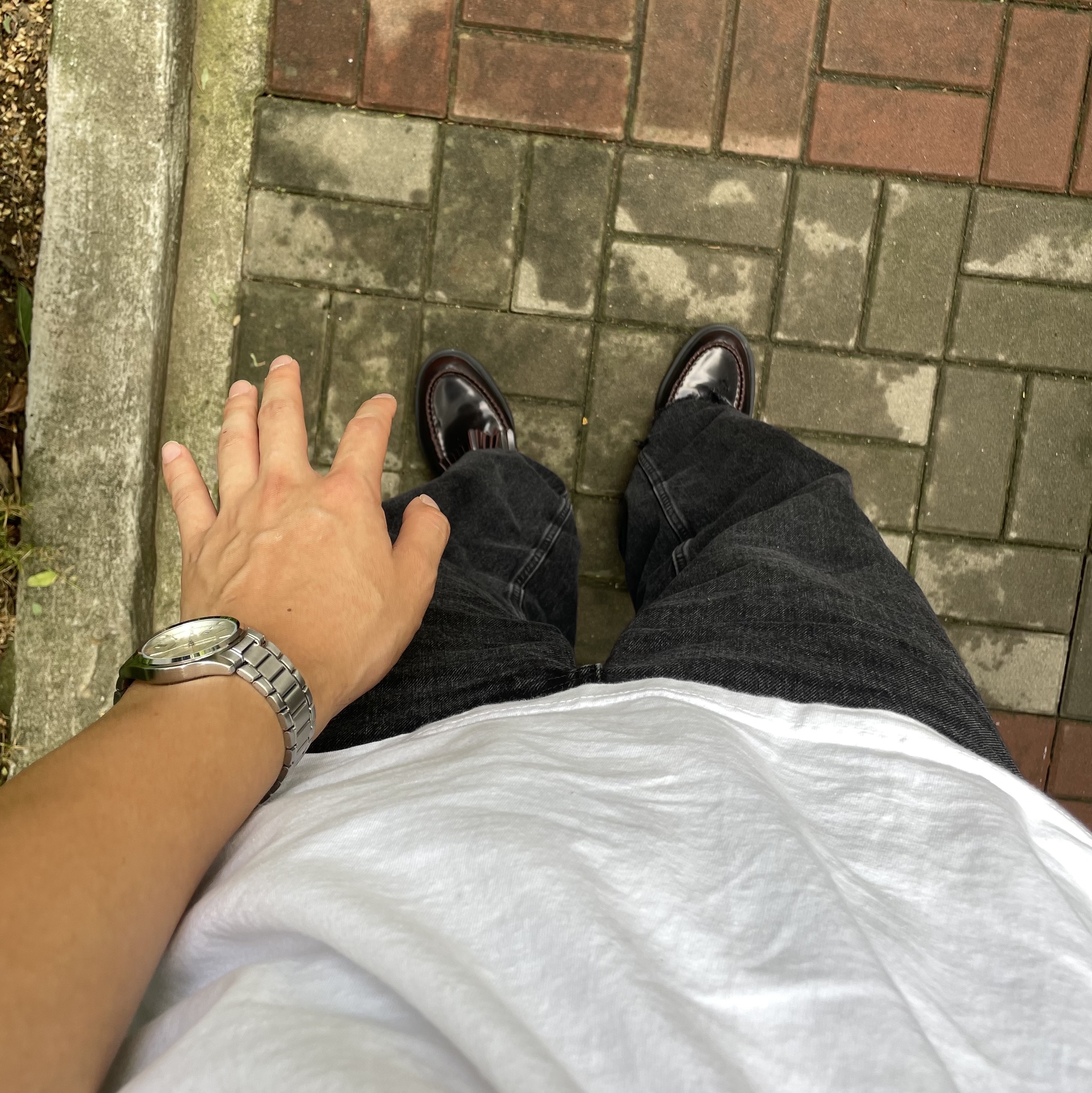 Casio MTP-1183A-7A, Dr. Martens Adrian Arcadia Leather Loafers Cherry Red 착용 스타일