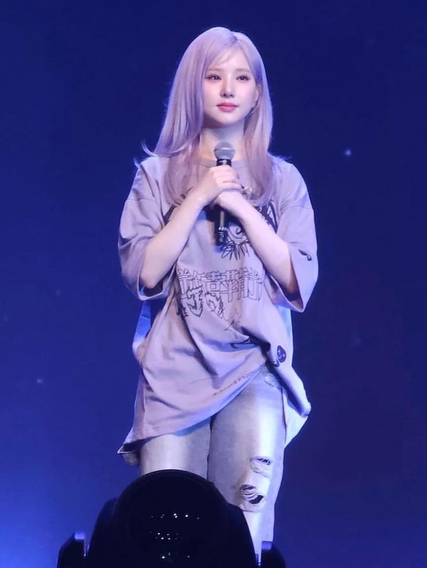 Ajobyajo PBA Ajo Collage T-Shirt Grey 착용 스타일