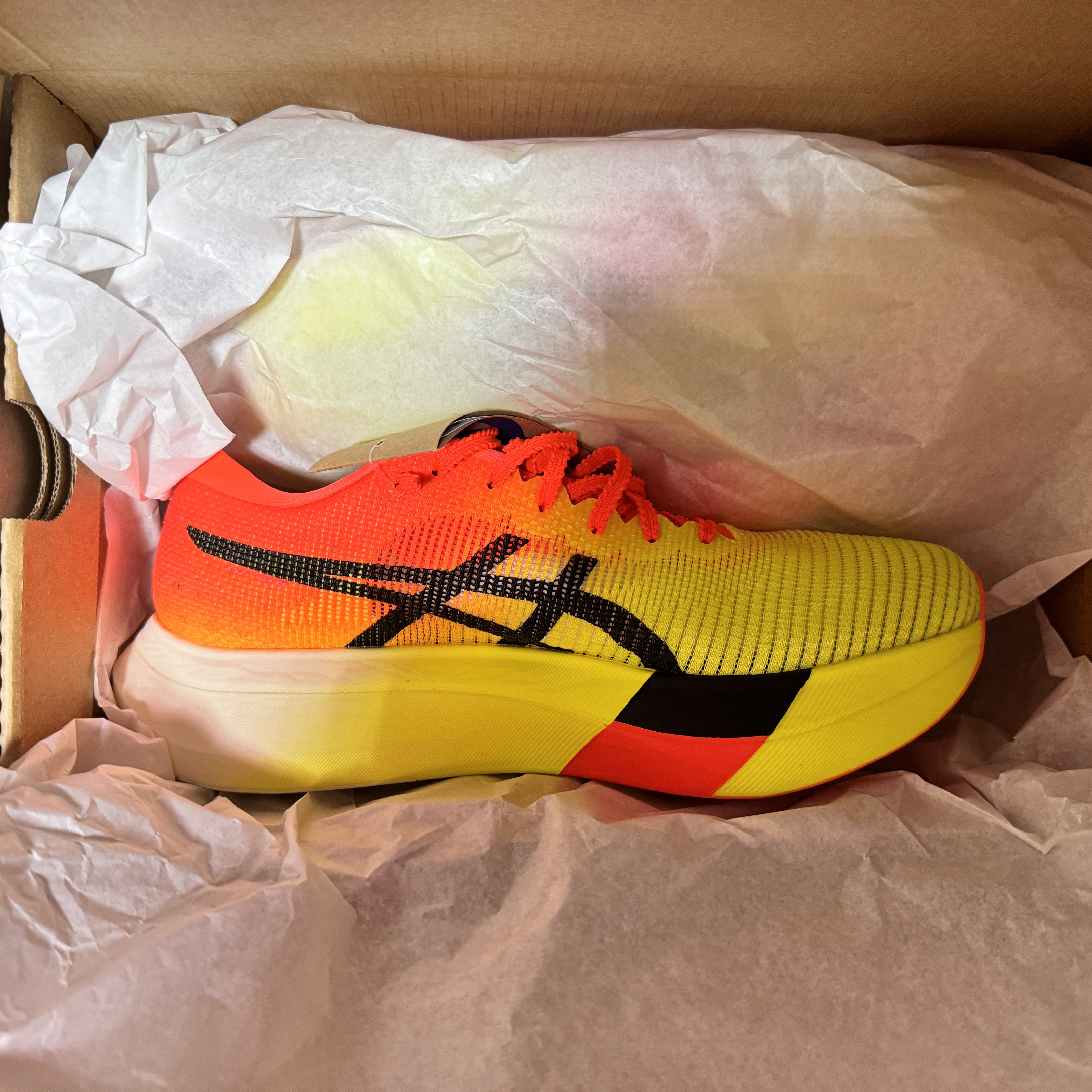 Asics Metaspeed Sky Paris Safety Yellow Black 착용 스타일 - 2