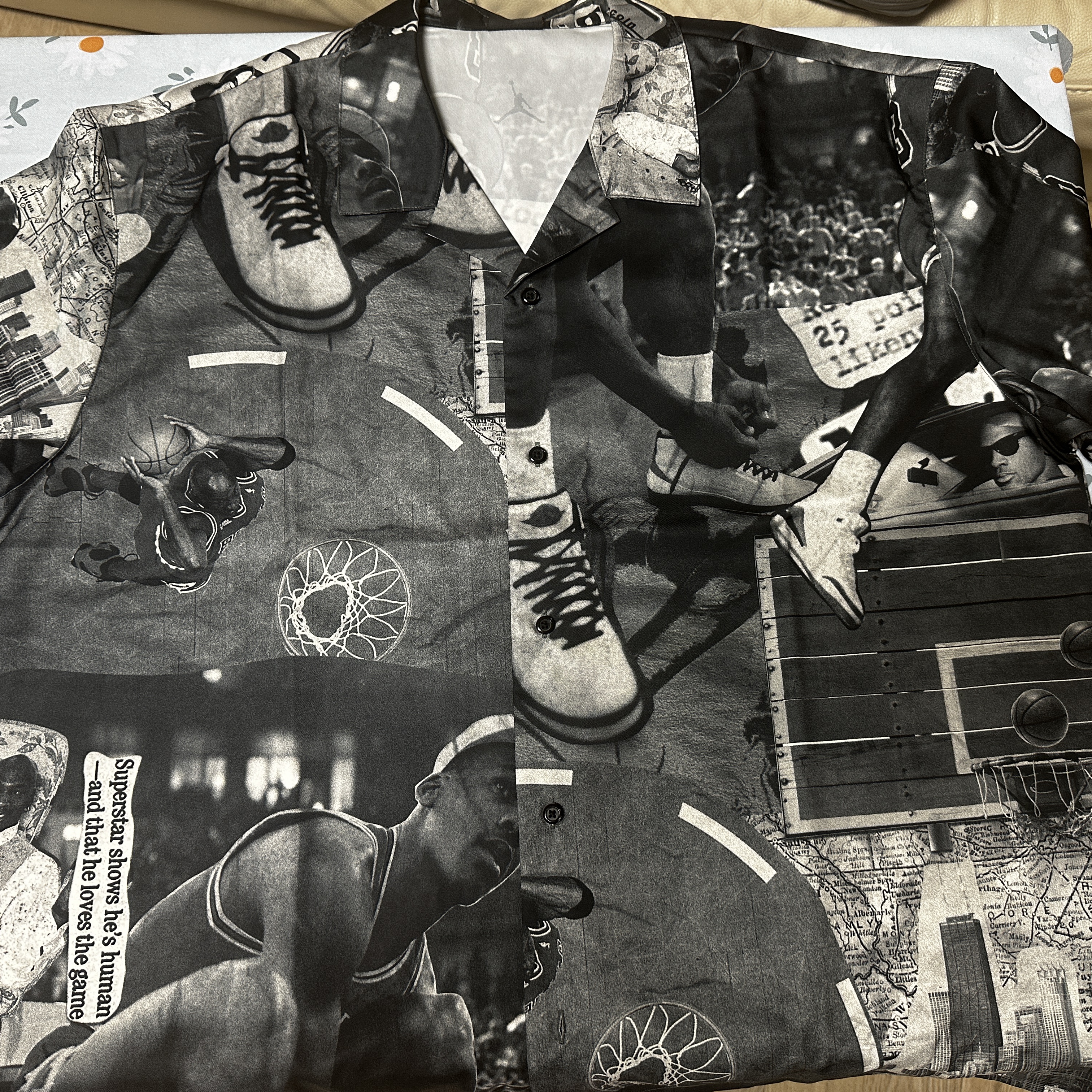 Jordan Essential Print Camp Top Sail Black 착용 스타일 - 1