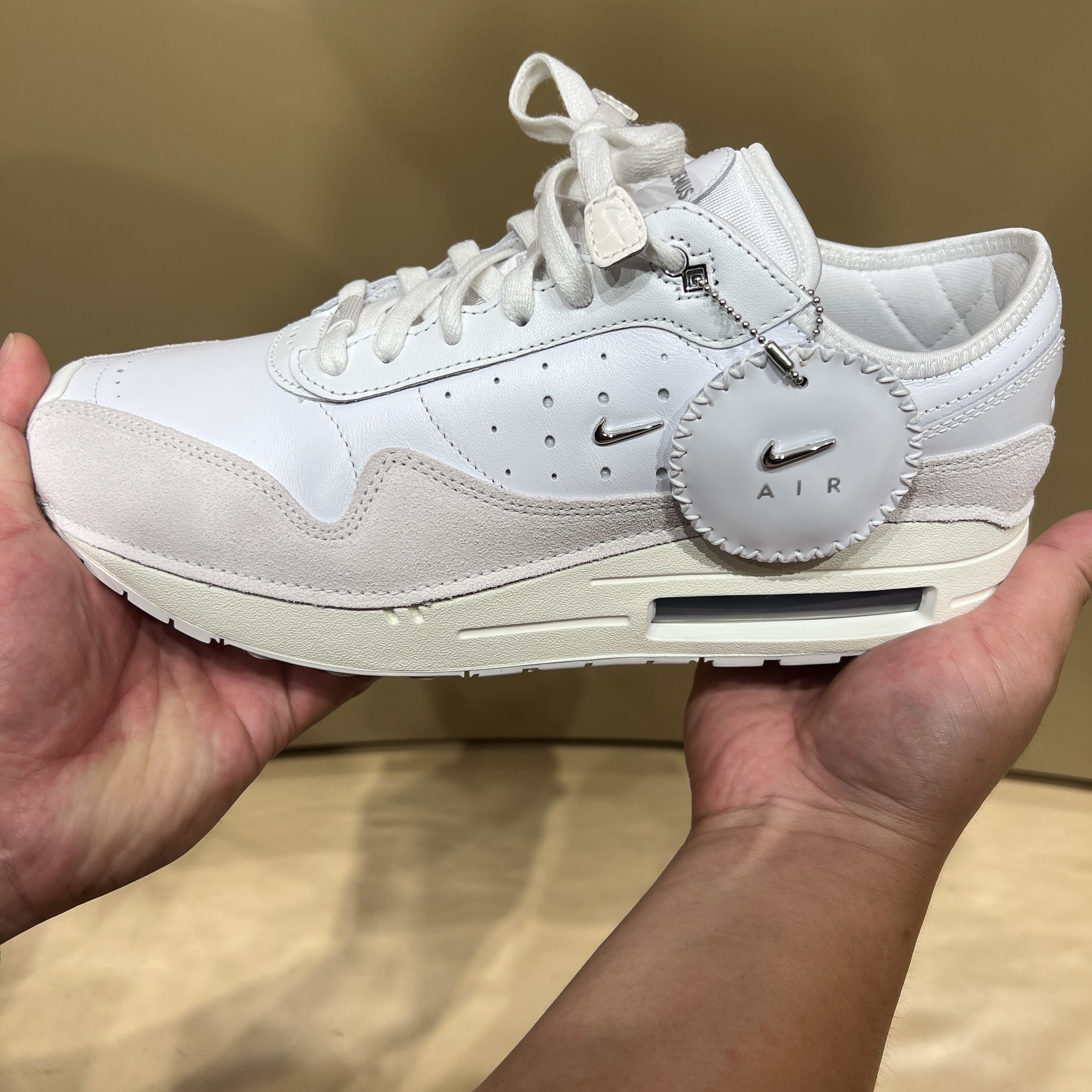Nike x Jacquemus Air Max 1 '86 Sail and Summit White, Nike x Jacquemus Air Max 1 '86 University Red and Metallic Silver 착용 스타일 - 3