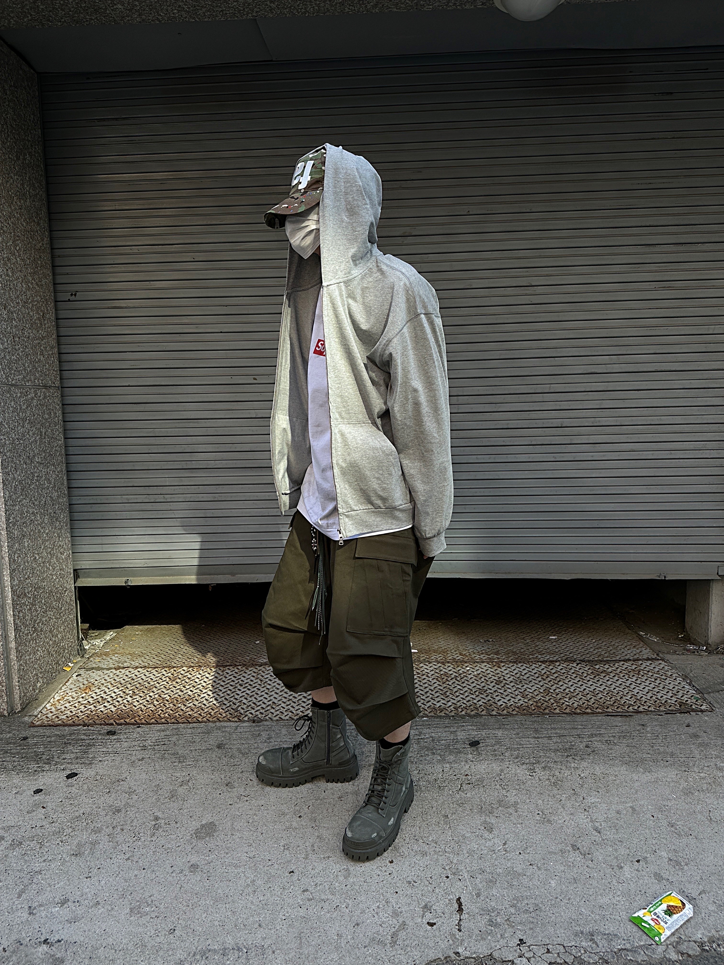 Nonnod Side Cargo Shorts Khaki, Supreme x MM6 Maison Margiela Box Logo T-Shirt White - 24SS 착용 스타일 - 2