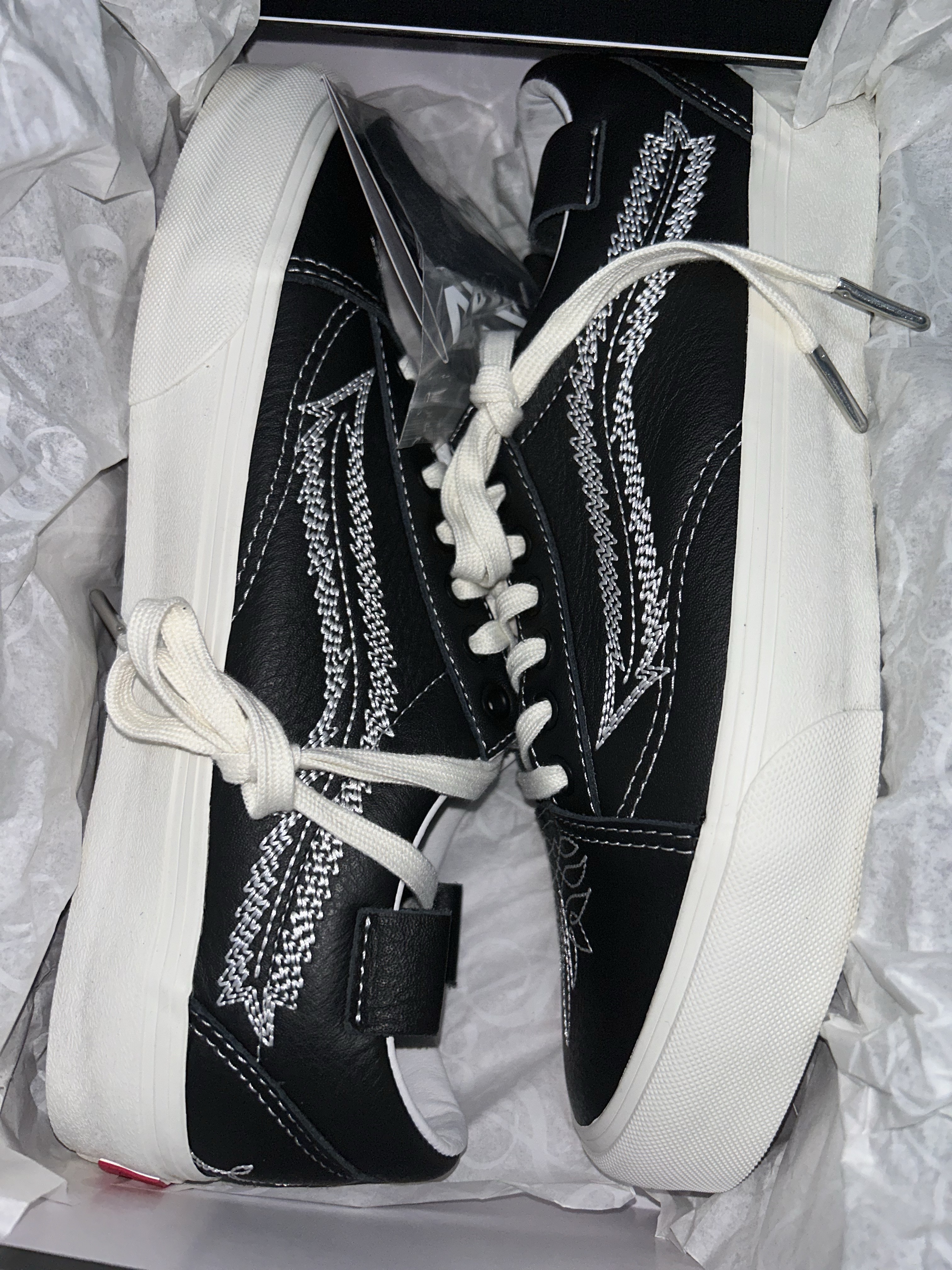 Vans Vault x Shane Gonzales OG Old Skool LX Black 착용 스타일 - 7