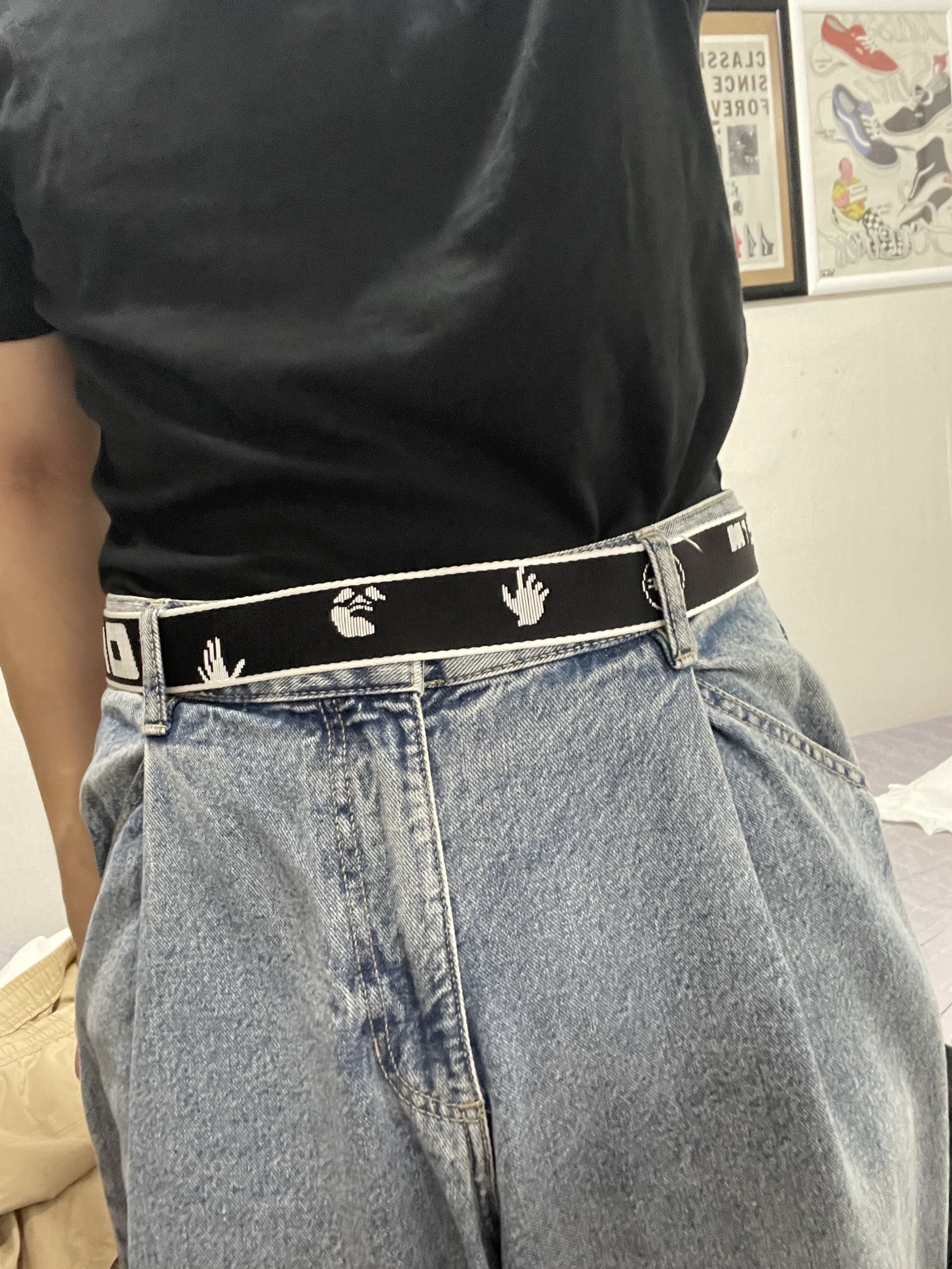 Off-White x Amore Pacific Protection Box (Without Cosmetics) 착용 스타일 - 1