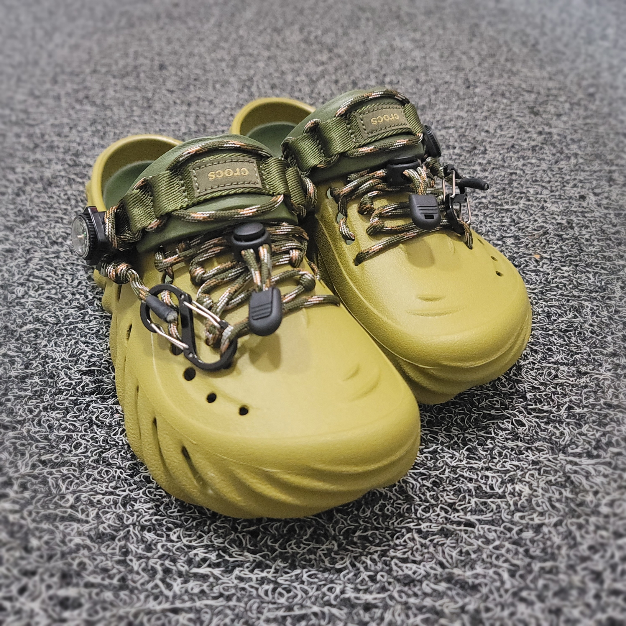 Crocs Echo Clog Aloe 착용 스타일 - 1