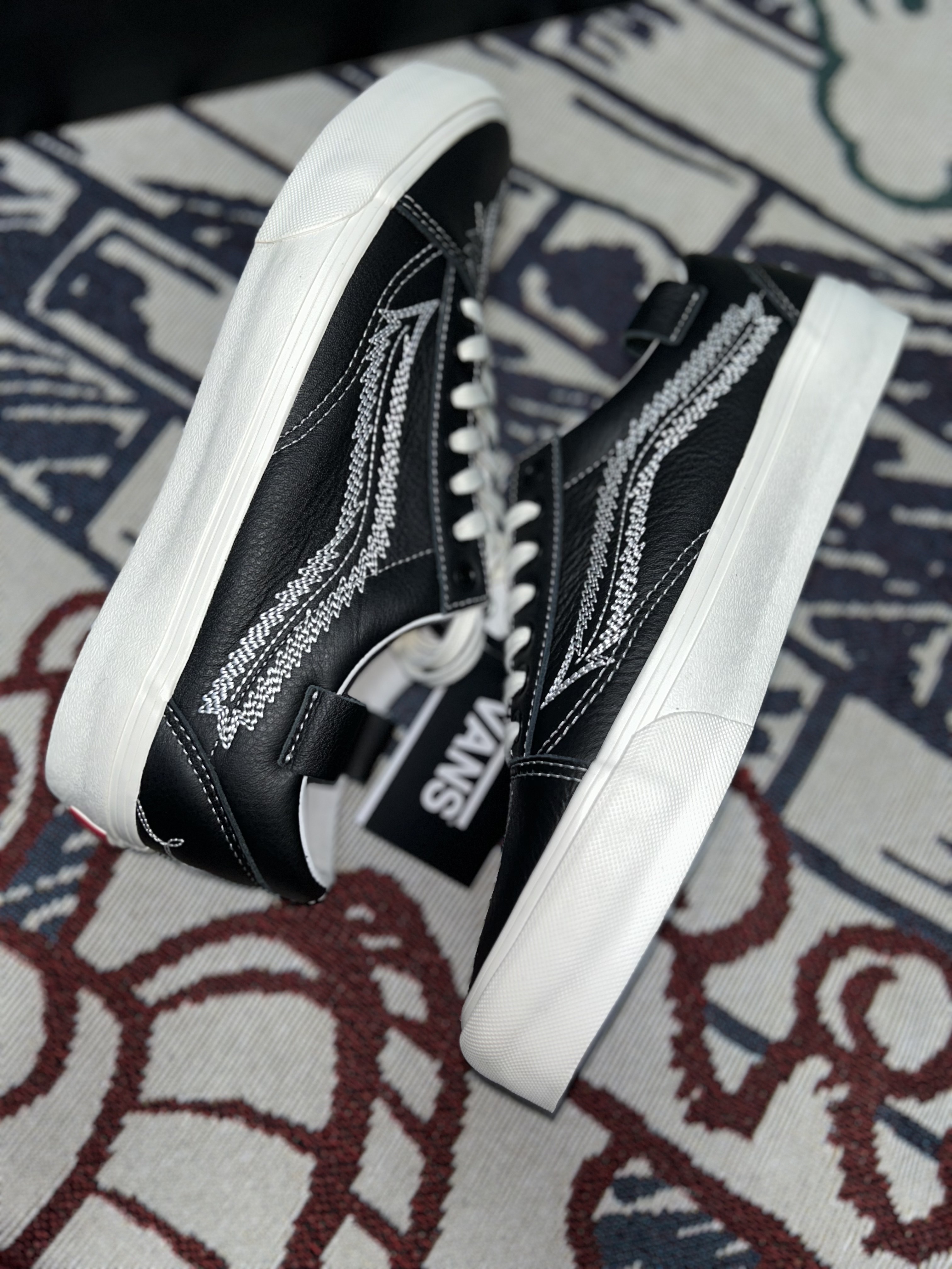 Vans Vault x Shane Gonzales OG Old Skool LX Black 착용 스타일 - 4