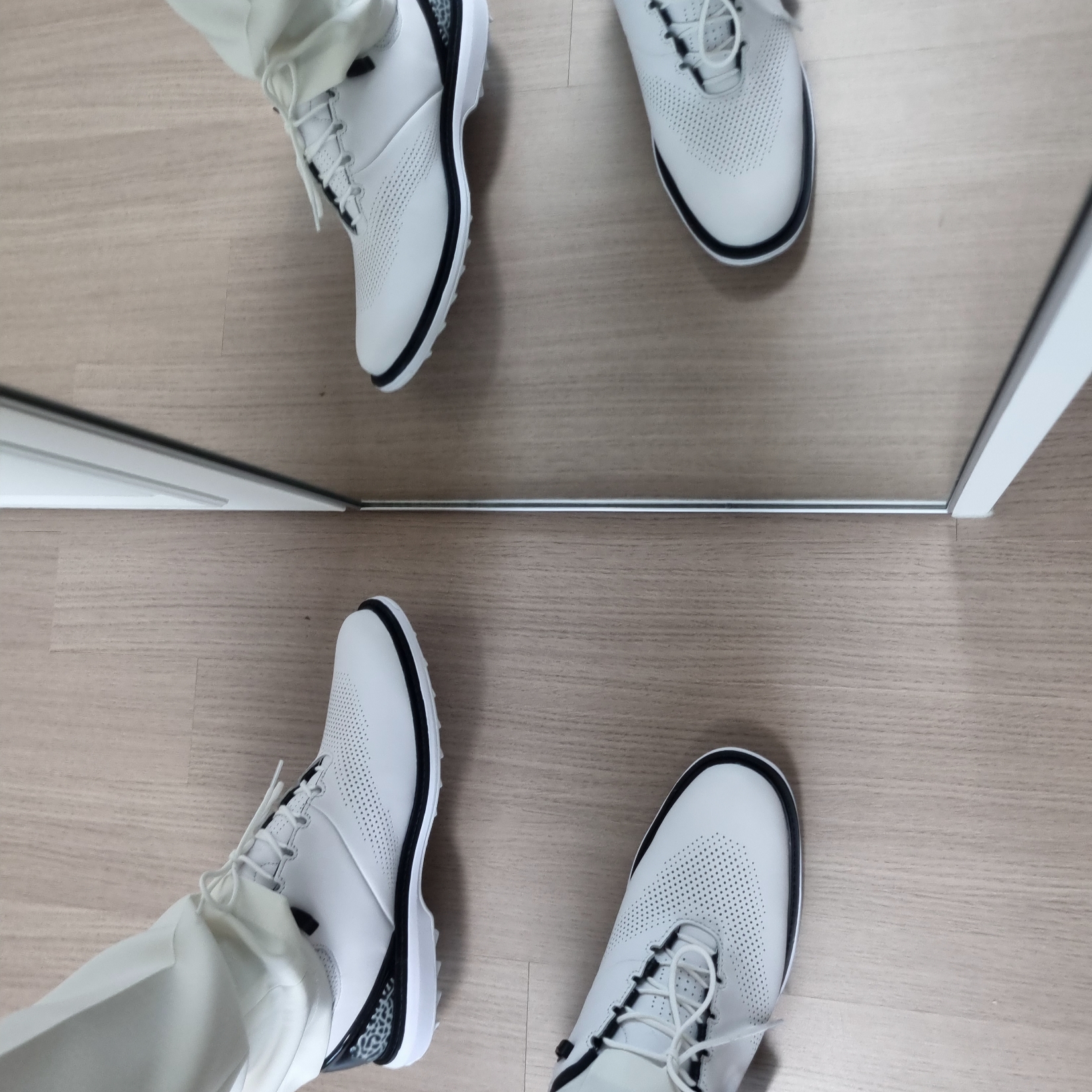 Jordan ADG 4 Golf White Black 착용 스타일 - 1