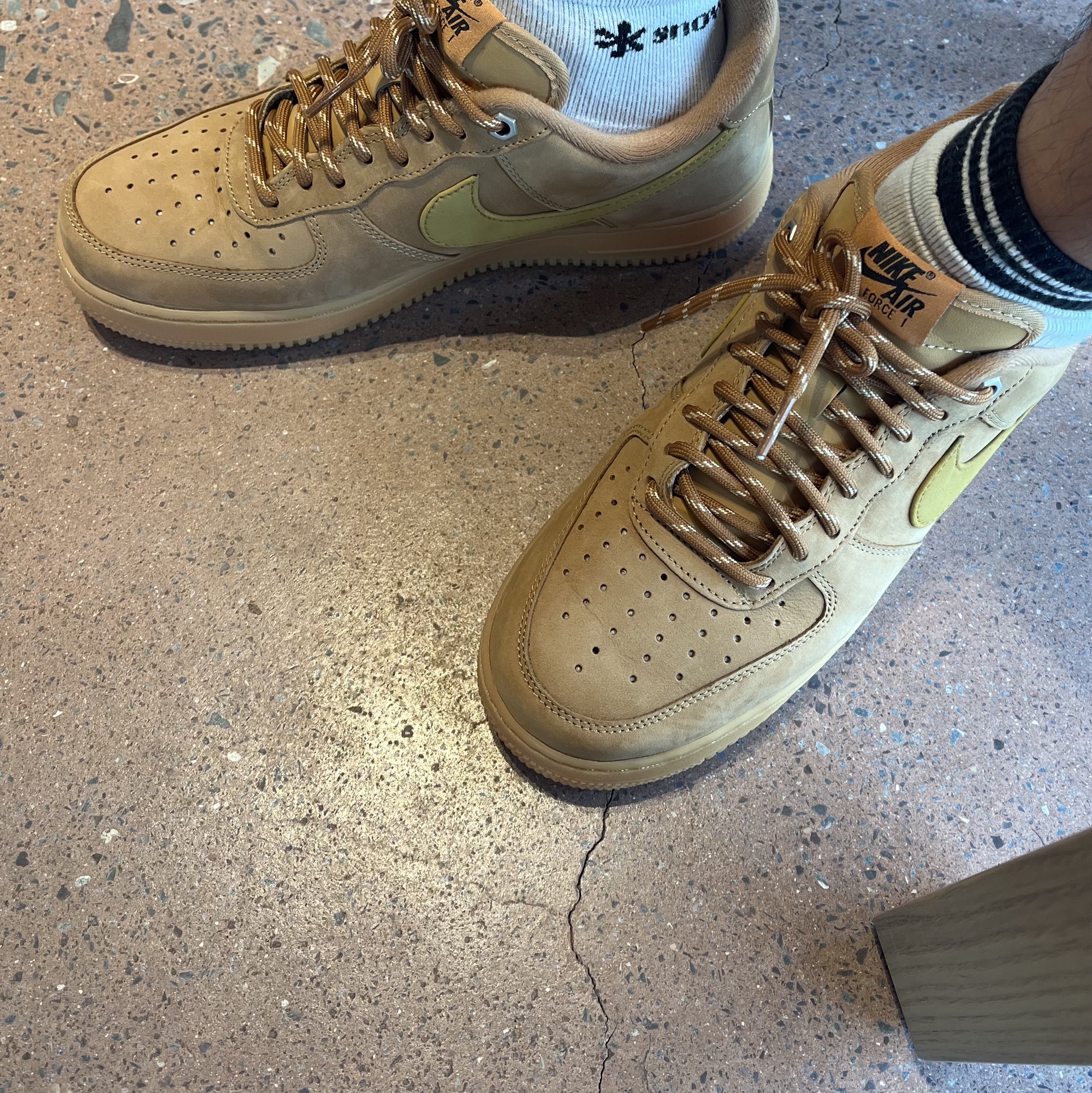 Nike Air Force 1 '07 WB Flax 착용 스타일