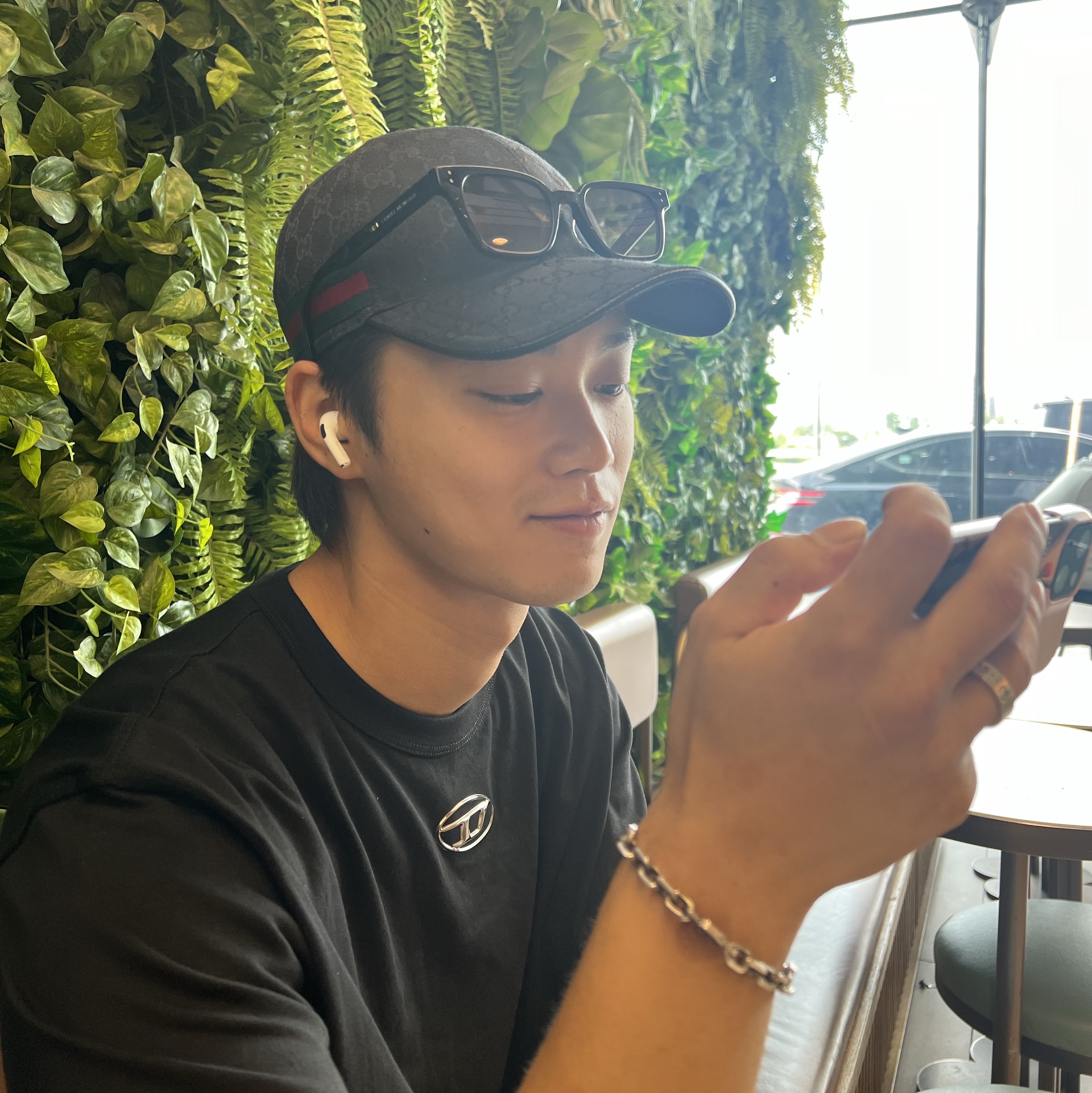 Gucci Original GG Baseball Hat with Web Black, Diesel T-Just-Od T-shirt Black 착용 스타일