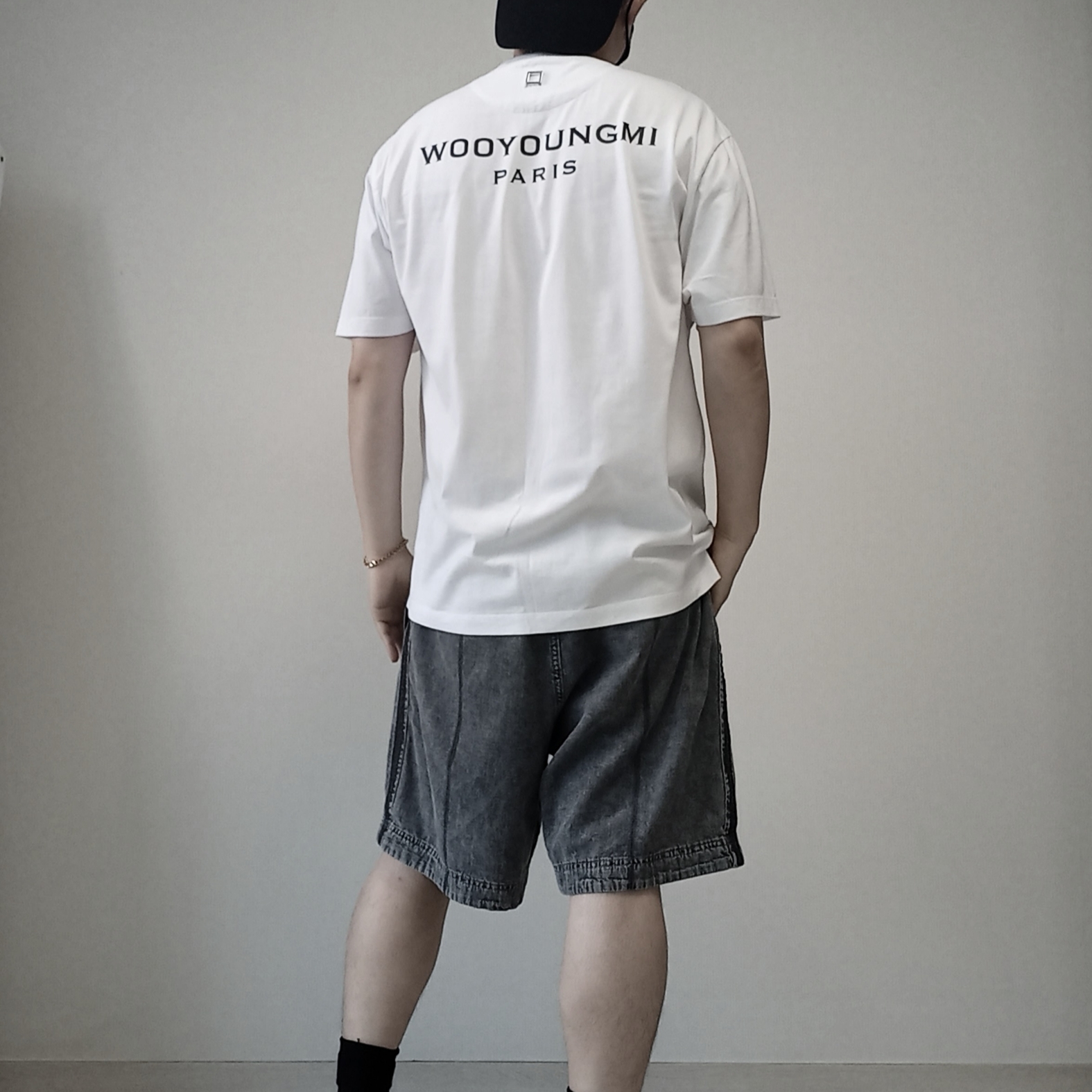 Wooyoungmi Cotton Back Logo T-Shirt White - 24SS, (W) Celine Triomphe Baseball Cap in Cotton Black 착용 스타일 - 1