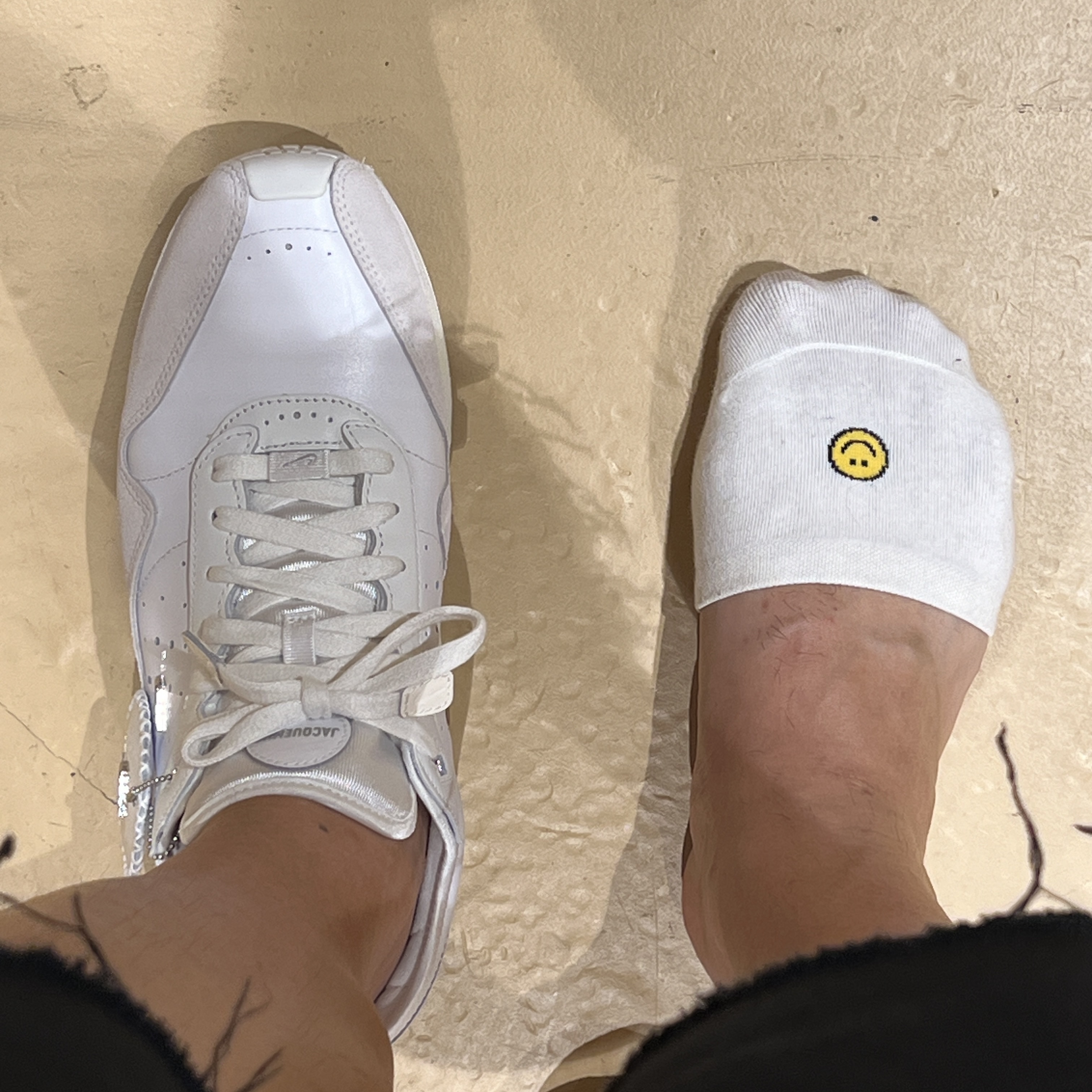 Nike x Jacquemus Air Max 1 '86 Sail and Summit White, Nike x Jacquemus Air Max 1 '86 University Red and Metallic Silver 착용 스타일 - 5