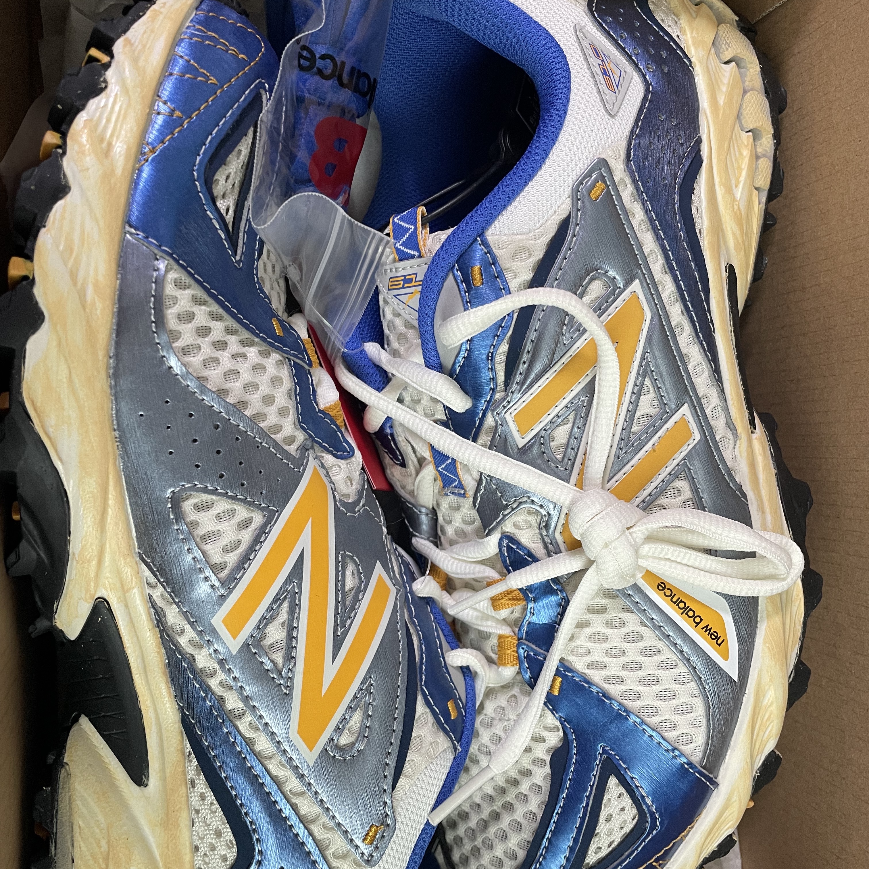 New Balance x Yeseyesee ML610 Atlantic Blue Varsity Gold 착용 스타일