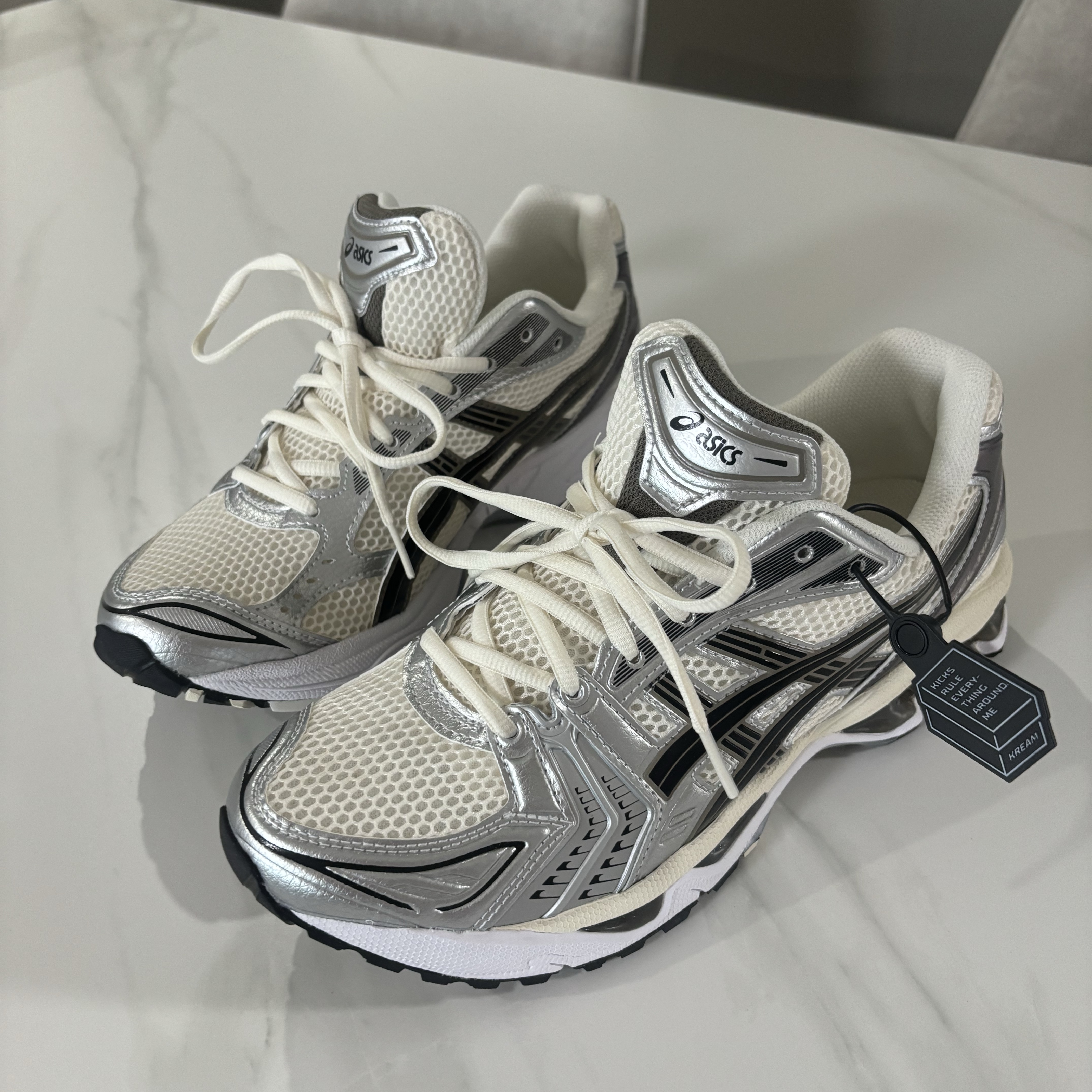 Asics Gel-Kayano 14 Cream Black 착용 스타일 - 1