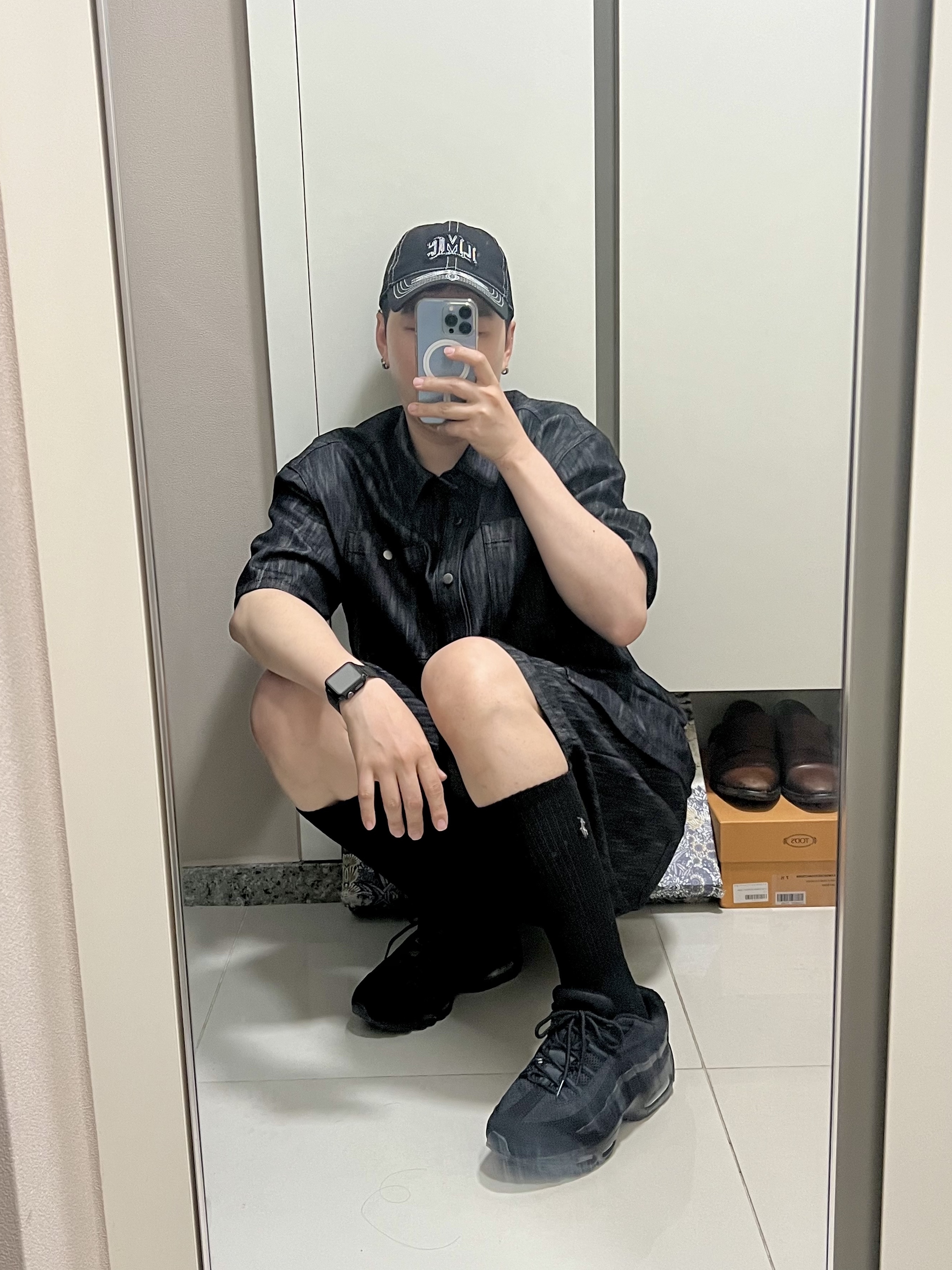 Nike Air Max 95 Essential Triple Black 2020 착용 스타일 - 1