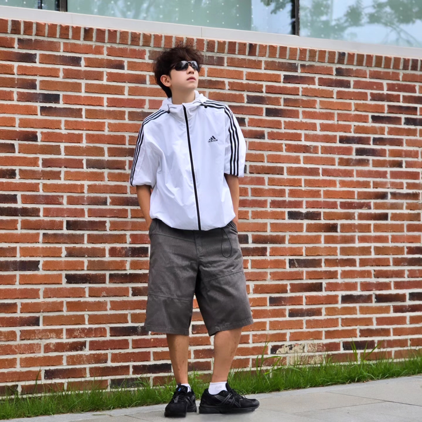 Adidas Essential 3S Woven Windbreaker Jacket White - KR Sizing, Asics Gel-Sonoma 15-50 Black Obsidian Grey 착용 스타일 - 6