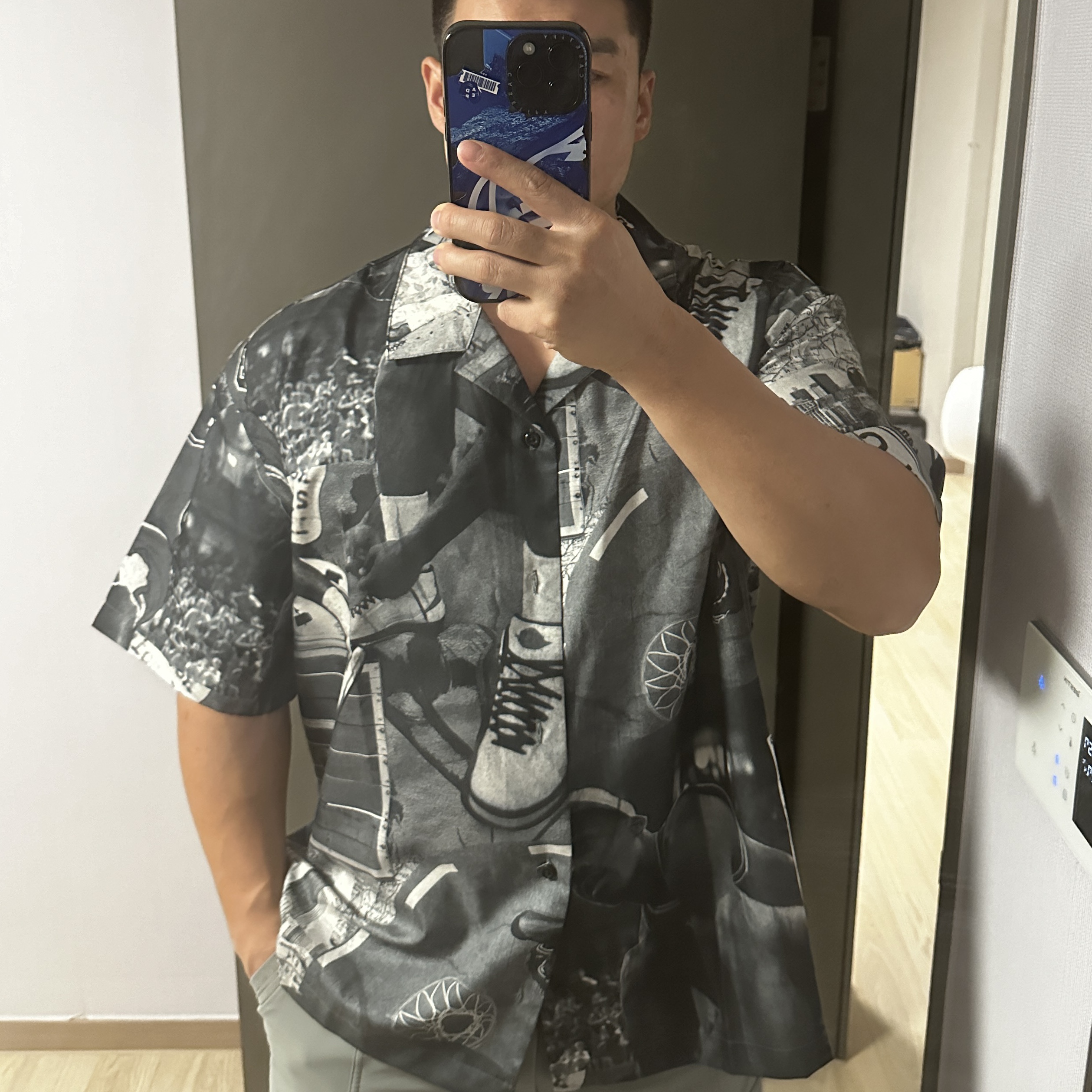 Jordan Essential Print Camp Top Sail Black 착용 스타일 - 2