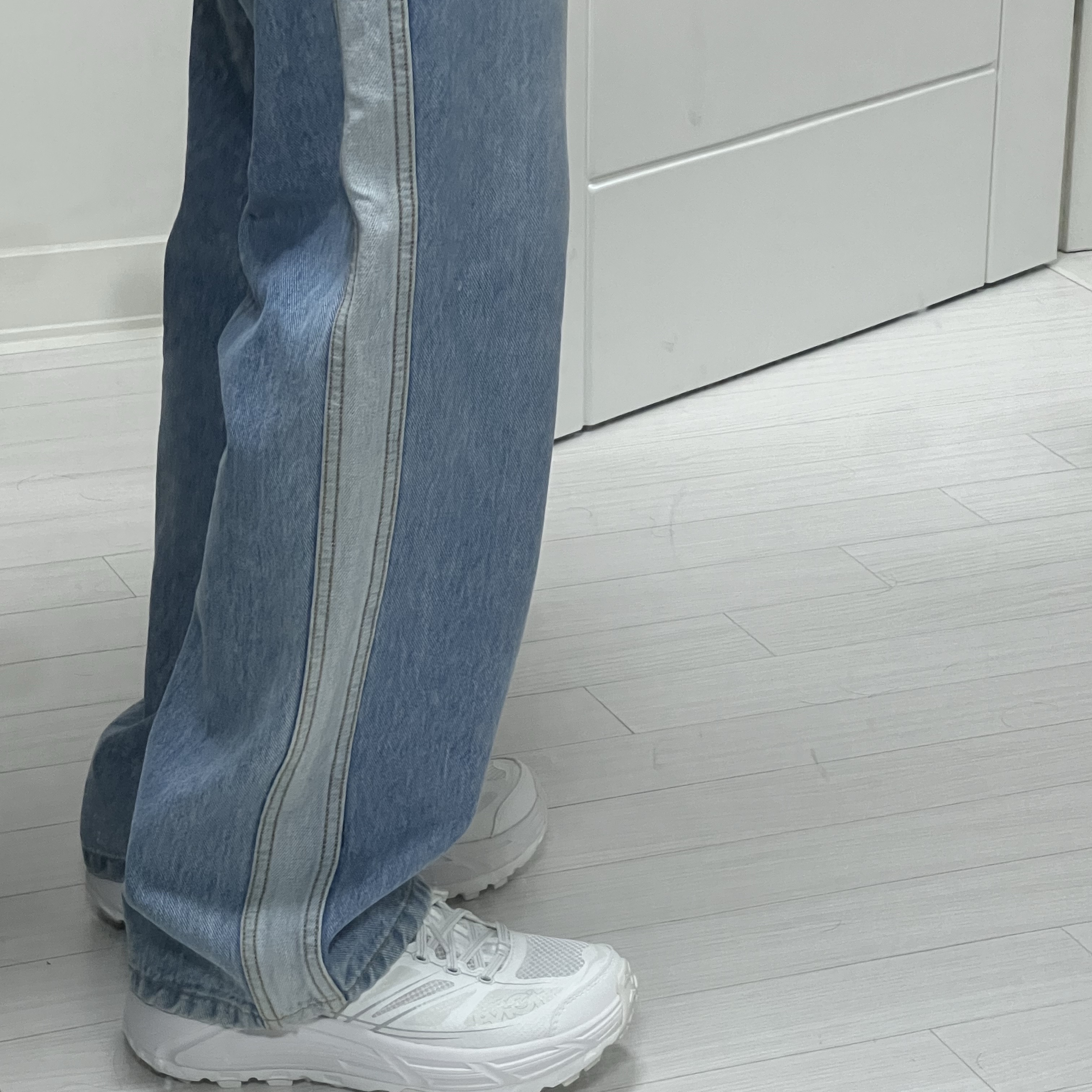Hoka Mafate Speed 2 White Lunar Rock 착용 스타일