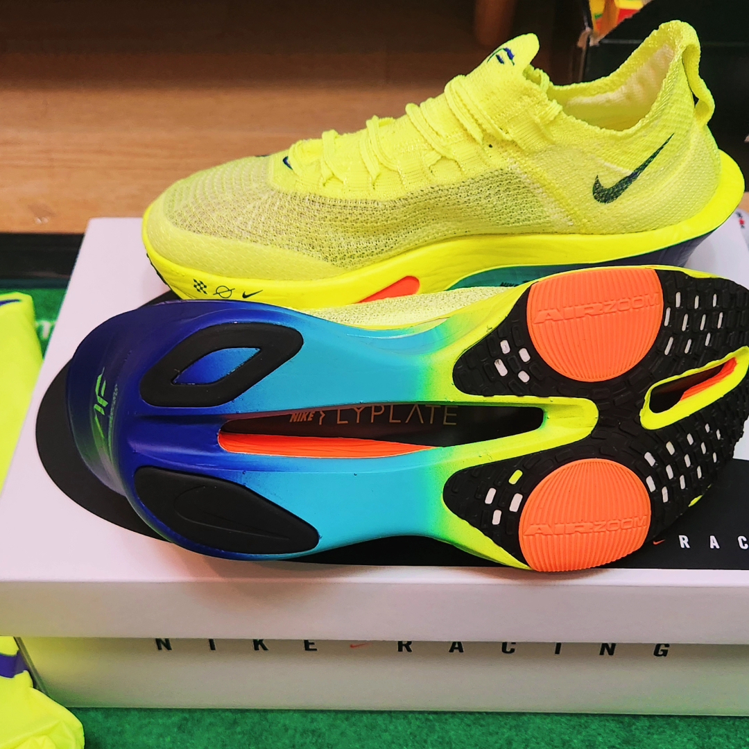 Nike Air Zoom Alphafly Next% 3 Volt 착용 스타일 - 2