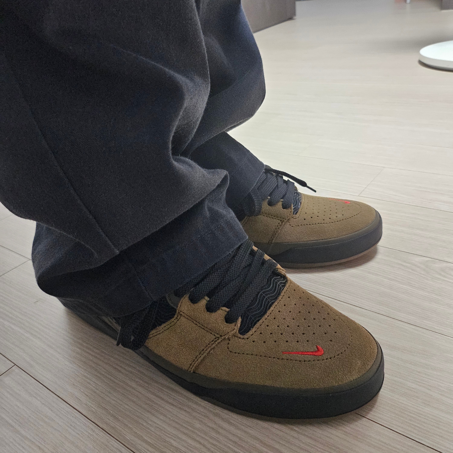 Nike SB Ishod Wair Light Olive 착용 스타일 - 1