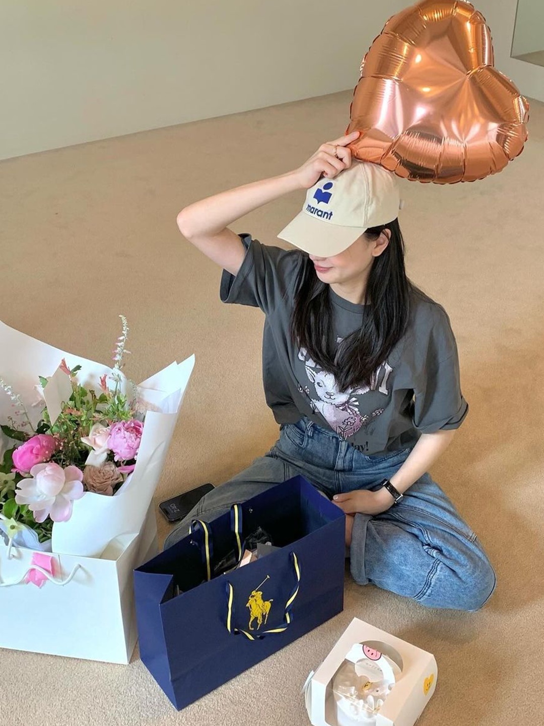 (W) Ganni Relaxed Cherry T-Shirt Bright White, (W) Ganni Relaxed Bunny T-Shirt Bright White 착용 스타일 - 5