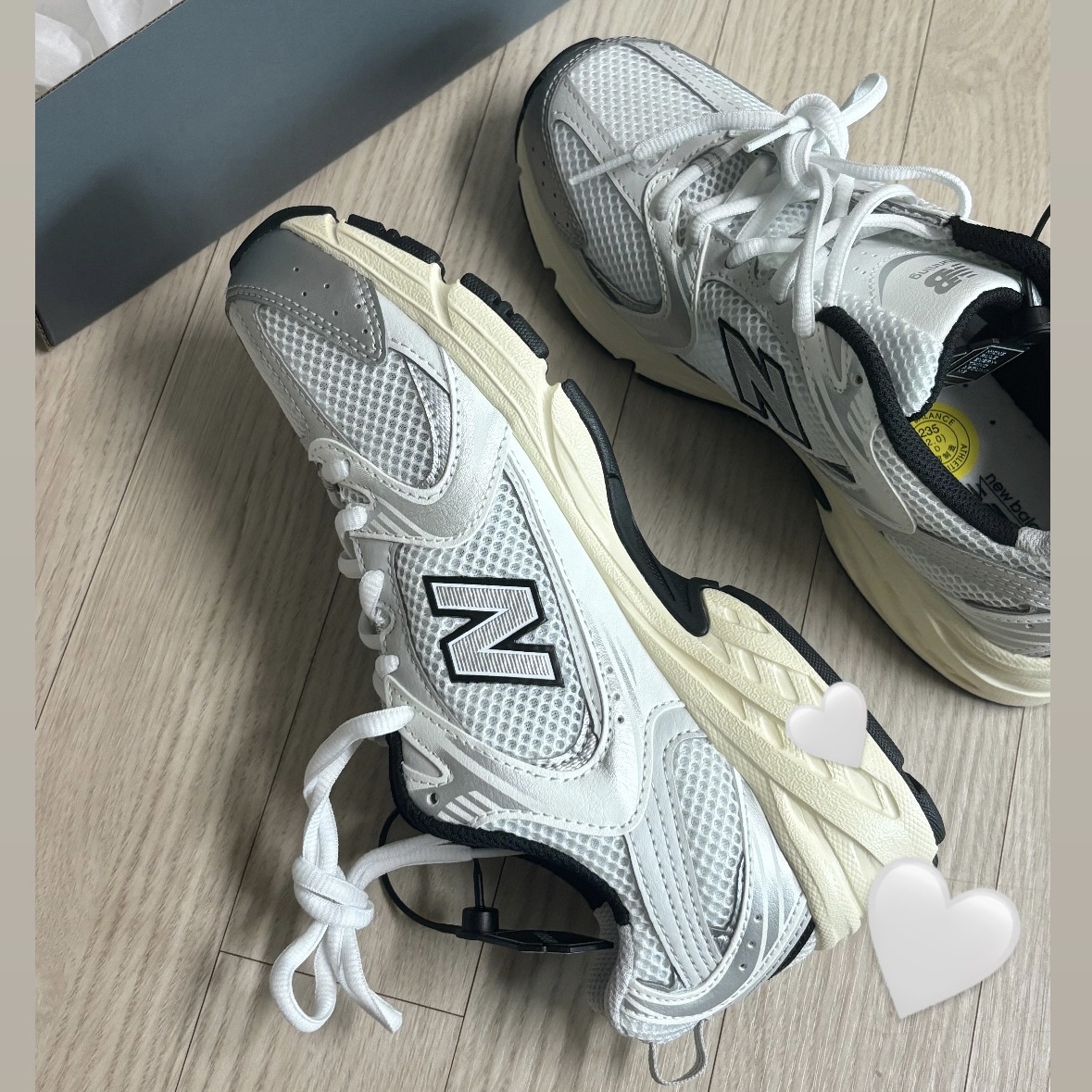 New Balance 530 Silver Cream 착용 스타일