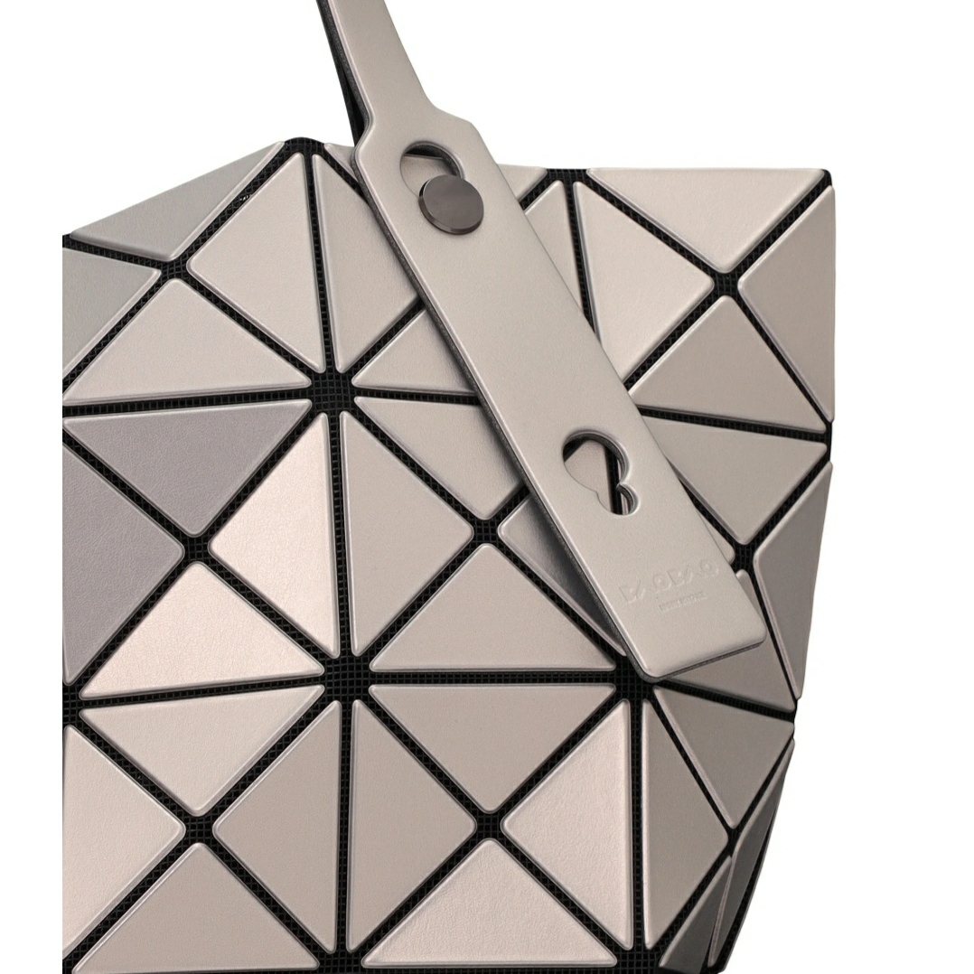 Bao Bao Issey Miyake Lucent Metallic Tote Bag Light Pink 착용 스타일
