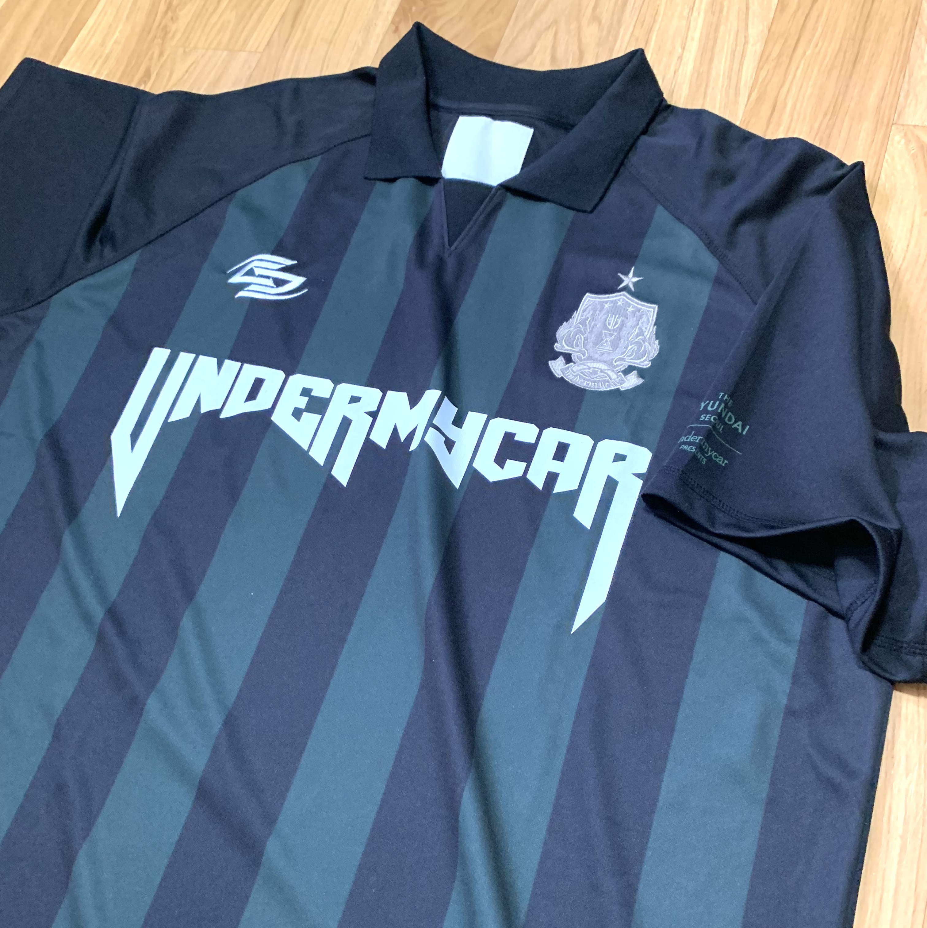 Undermycar Wolfen Bold Stripe Football Jersey Sycamore - 23FW (The Hyundai Seoul Exclusive), Oofos OOriginal Black 착용 스타일 - 3