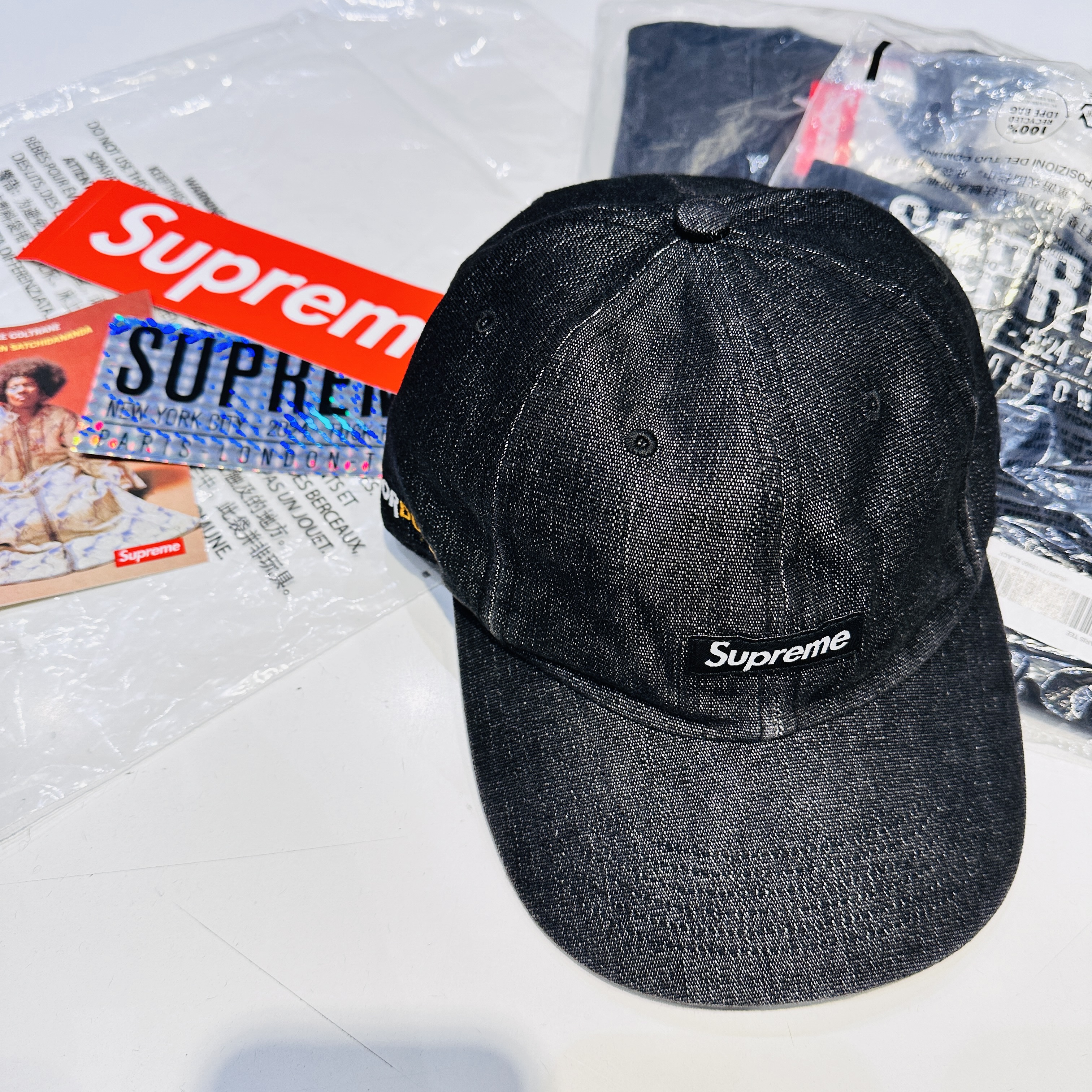 Supreme Cordura Denim Small Box 6-Panel Black - 24SS 착용 스타일 - 1