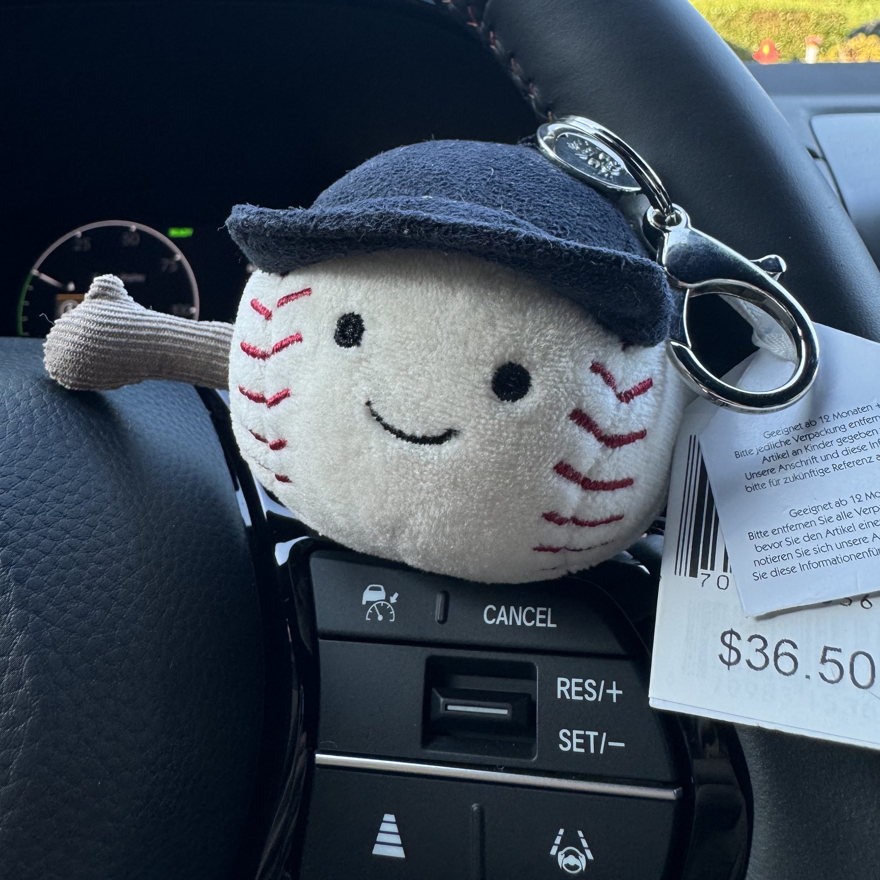 Jellycat Amuseable Sports Baseball Bag Charm White 착용 스타일