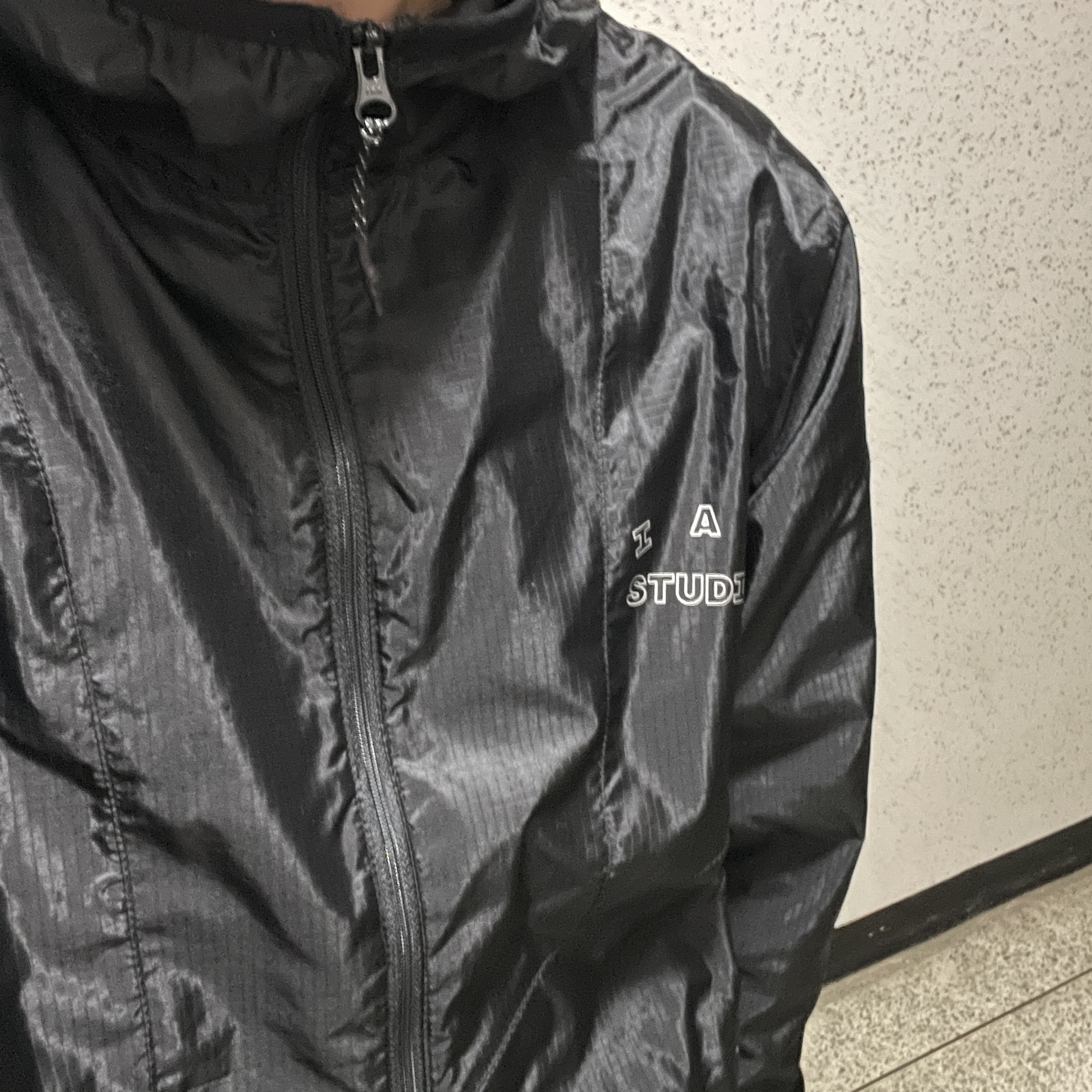 IAB Studio Ripstop Wind Jacket Black 착용 스타일
