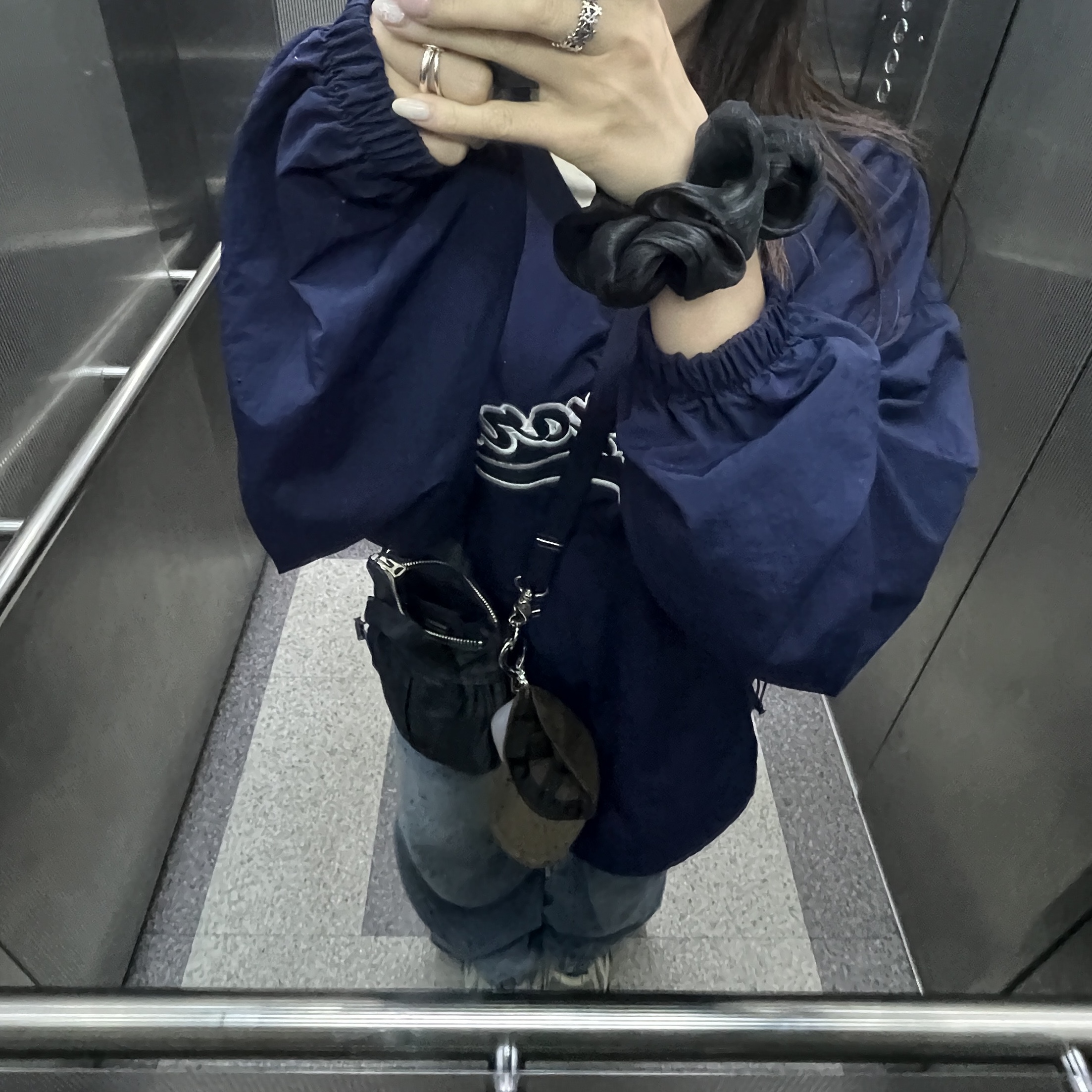 Porter Howl Helmet Bag Mini Navy 착용 스타일