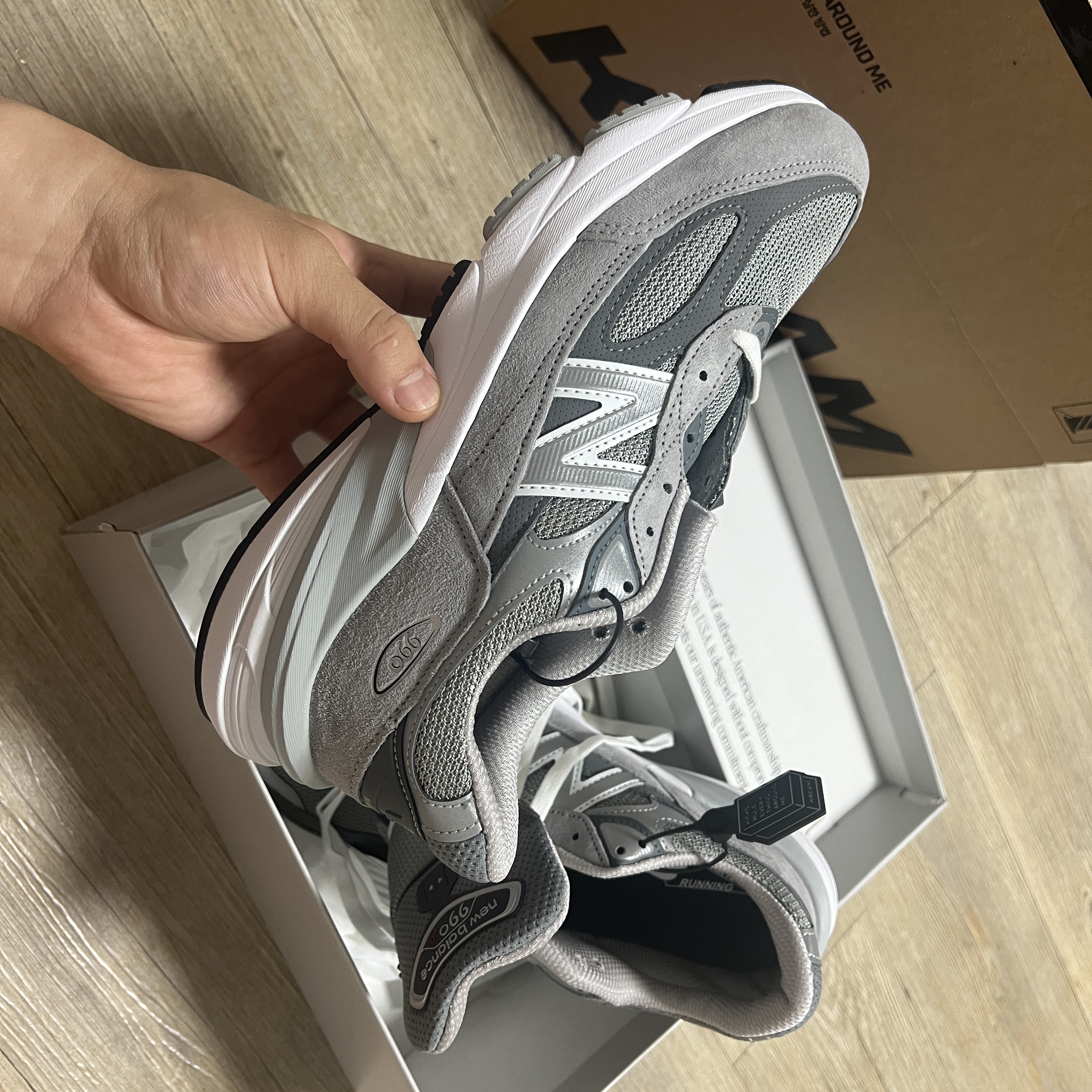 New Balance 990v6 Made in USA Grey - D Standard 착용 스타일