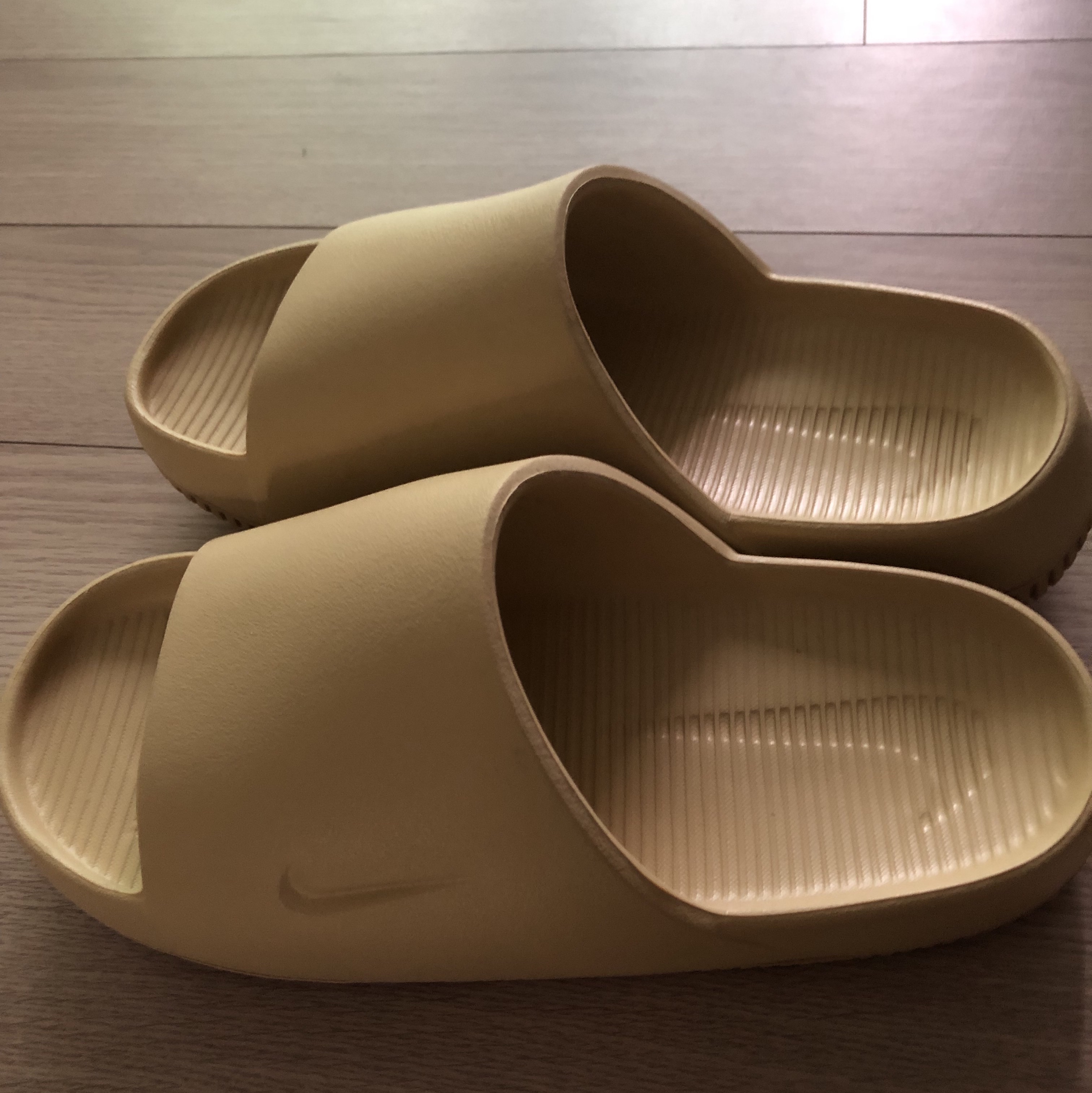 (W) Nike Calm Slide Sesame 착용 스타일