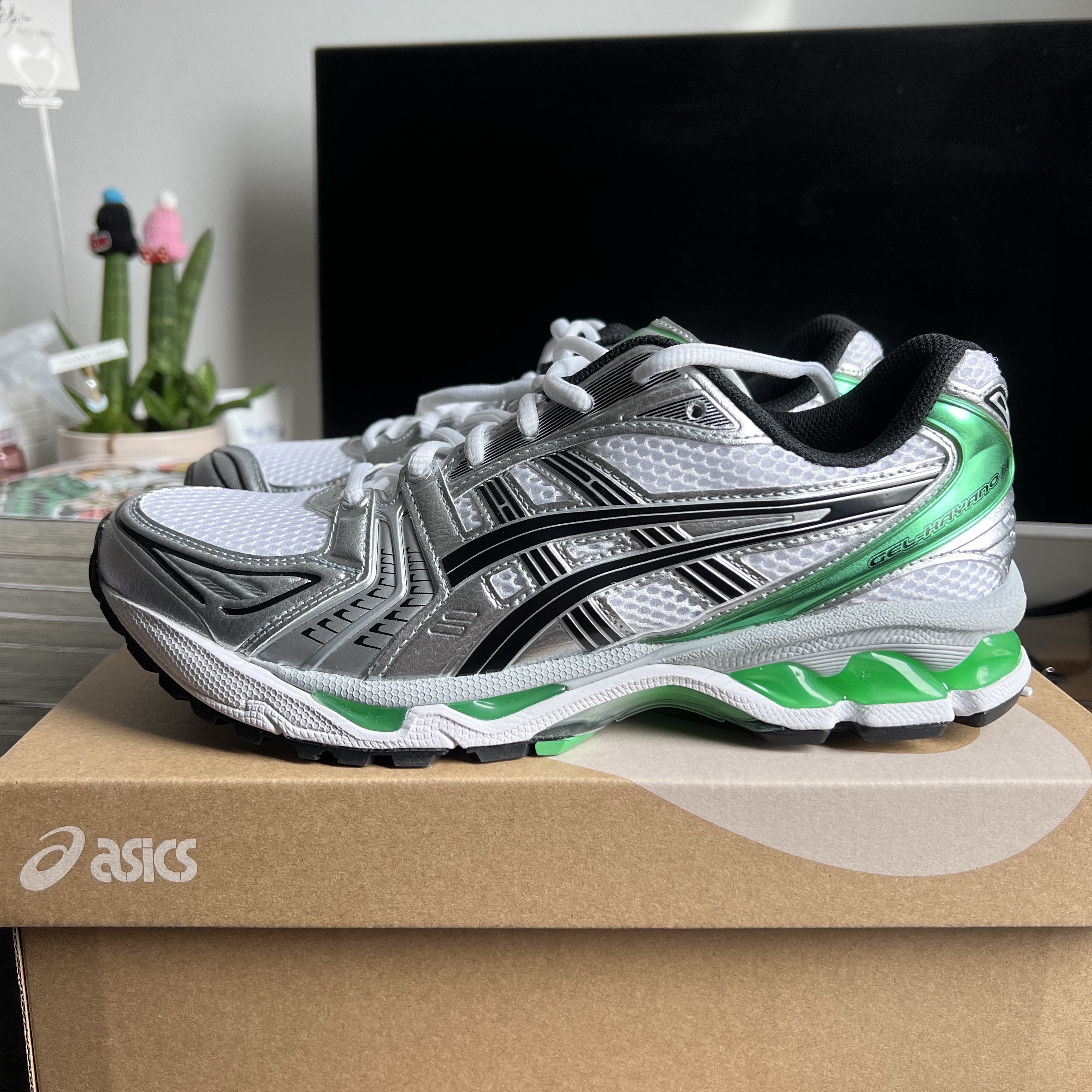 Asics Gel-Kayano 14 White Malachite Green 착용 스타일 - 2