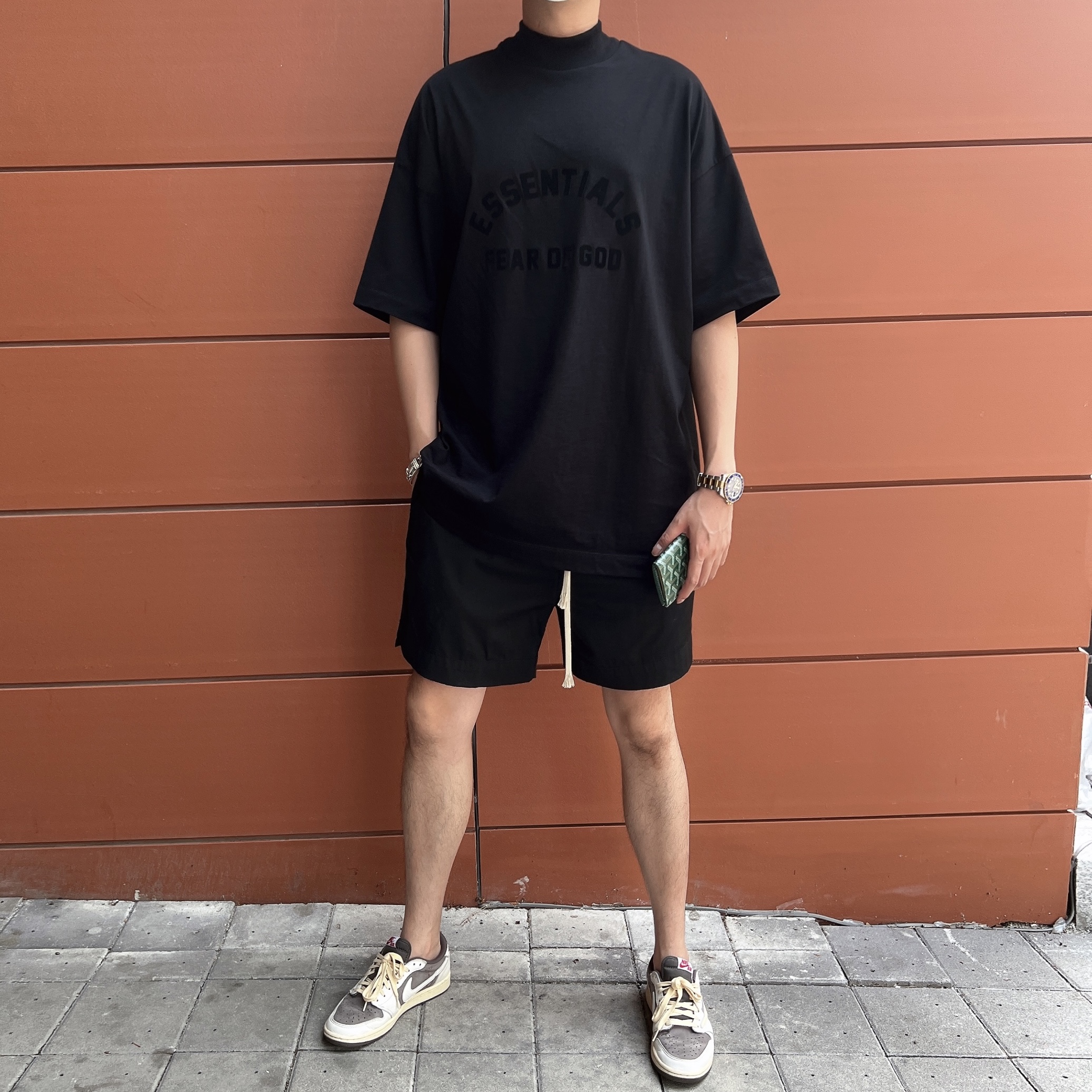 Essentials The Black Collection T-Shirt Black - 23SS, Jordan 1 x Travis Scott Retro Low OG SP Sail and Ridgerock 착용 스타일