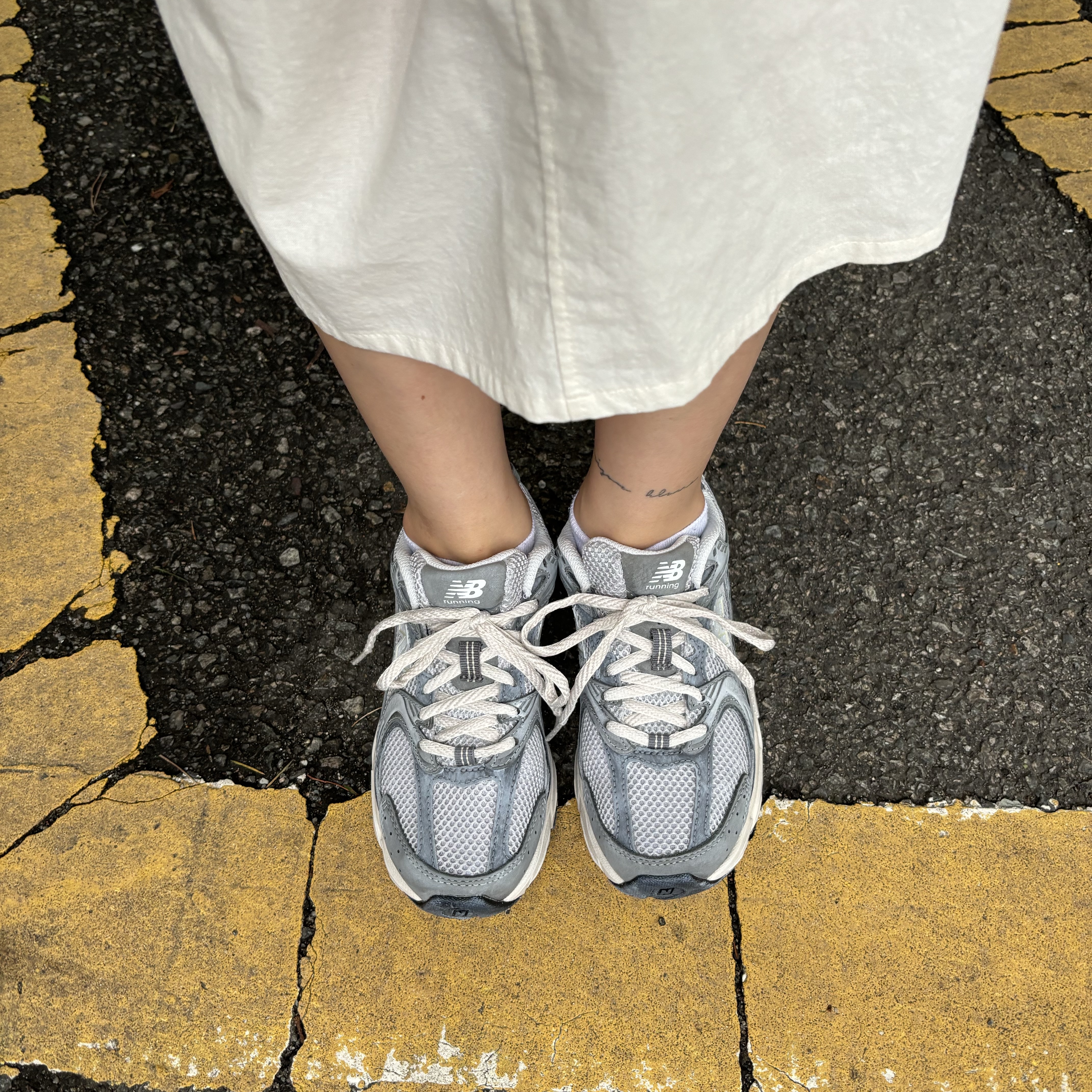 New Balance 530 Premium Vintage Grey Matter 착용 스타일