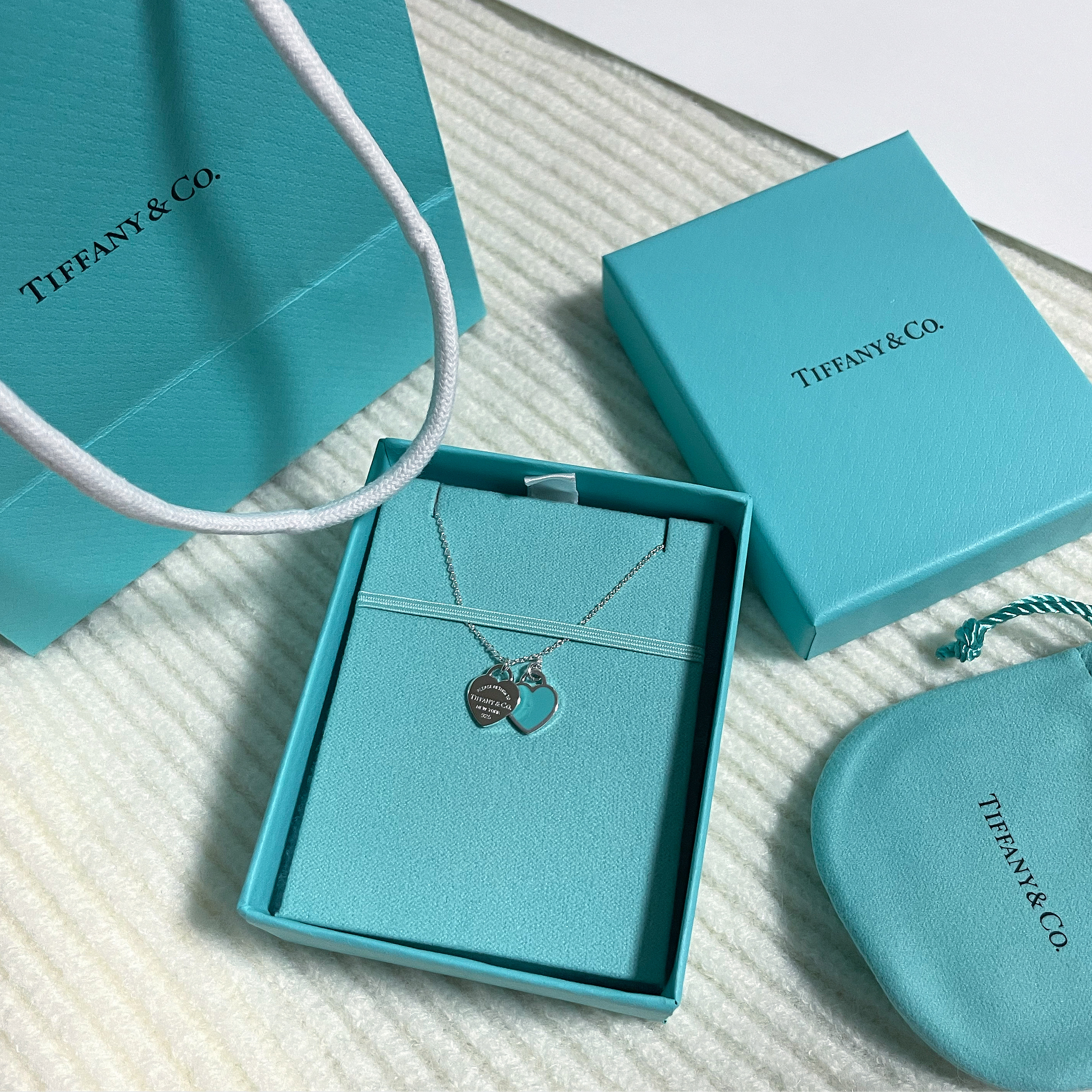 Tiffany & Co. Return To Tiffany Blue Double Heart Tag Pendant Mini Silver 착용 스타일