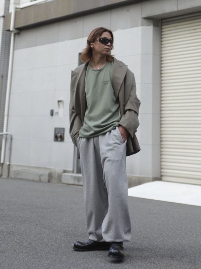 Hed Mayner x Reebok T-shirt Army Green - 24FW, Hed Mayner x Reebok Sweat Jogger Grey Melange - 24FW 착용 스타일 - 2
