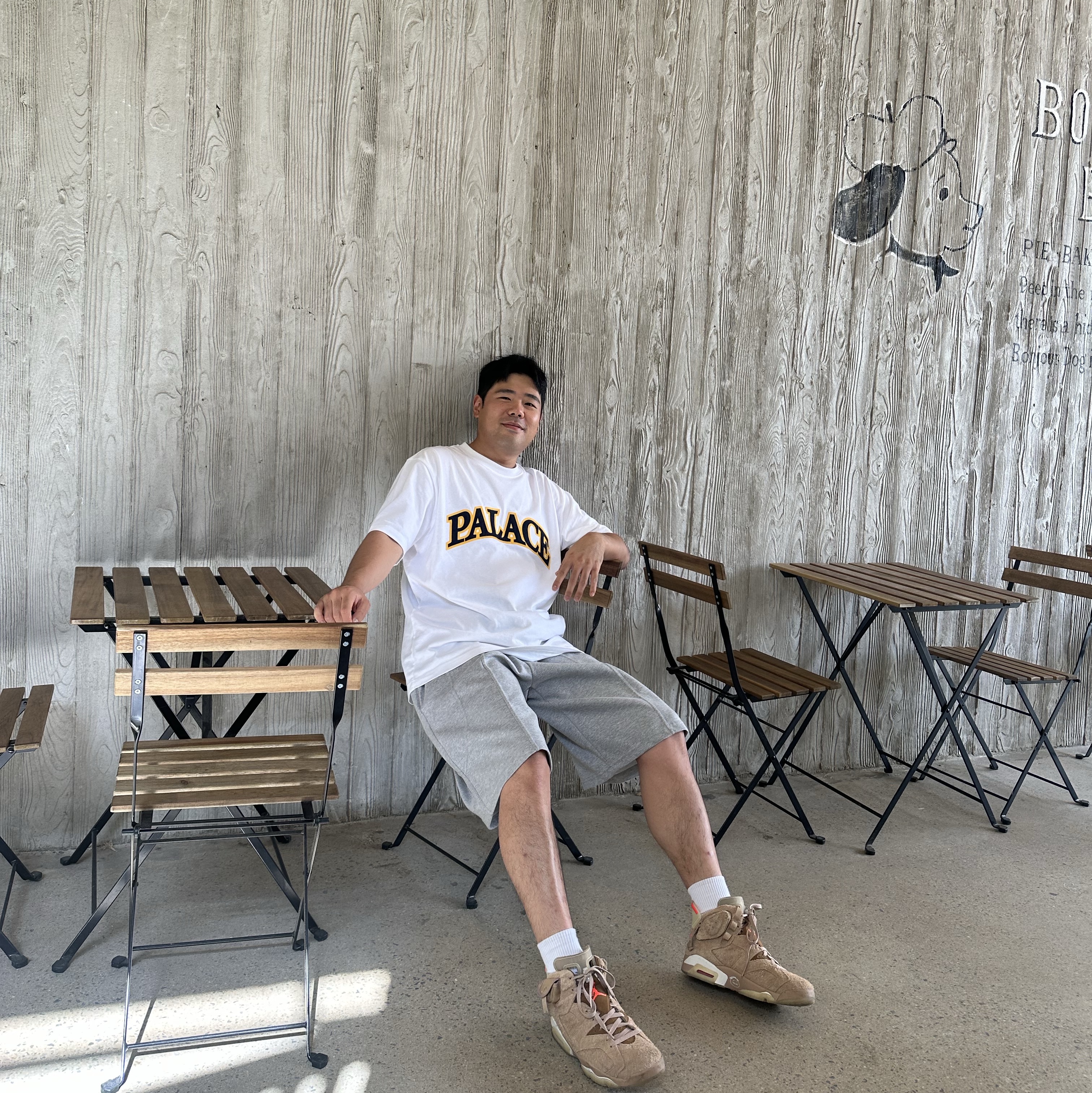 Jordan 6 x Travis Scott Retro SP British Khaki, Palace Arc Applique T-Shirt White - 24SS 착용 스타일