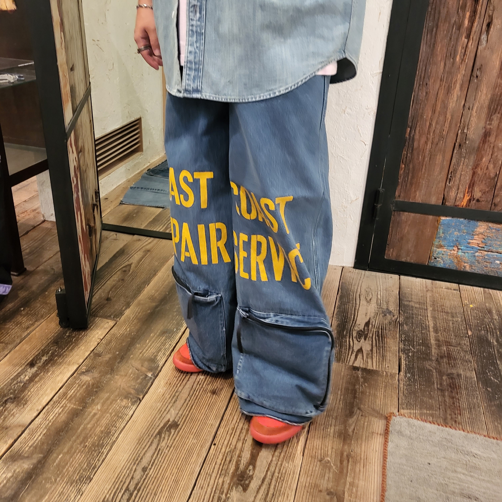 Kapital 12.5 oz. Broken Denim East Repairman Track Pants Indigo, Nike Air Yeezy 2 Red October 착용 스타일