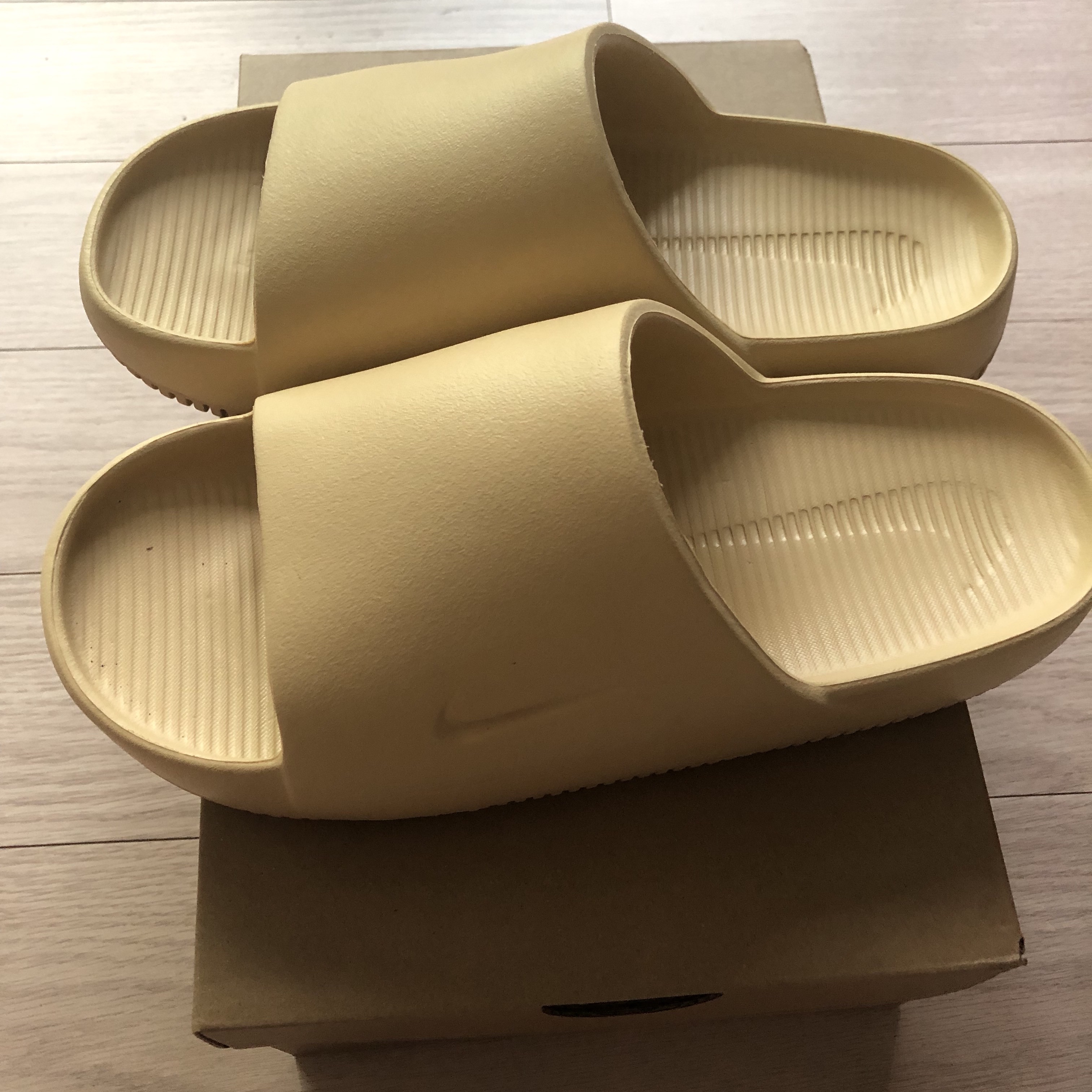 (W) Nike Calm Slide Sesame 착용 스타일