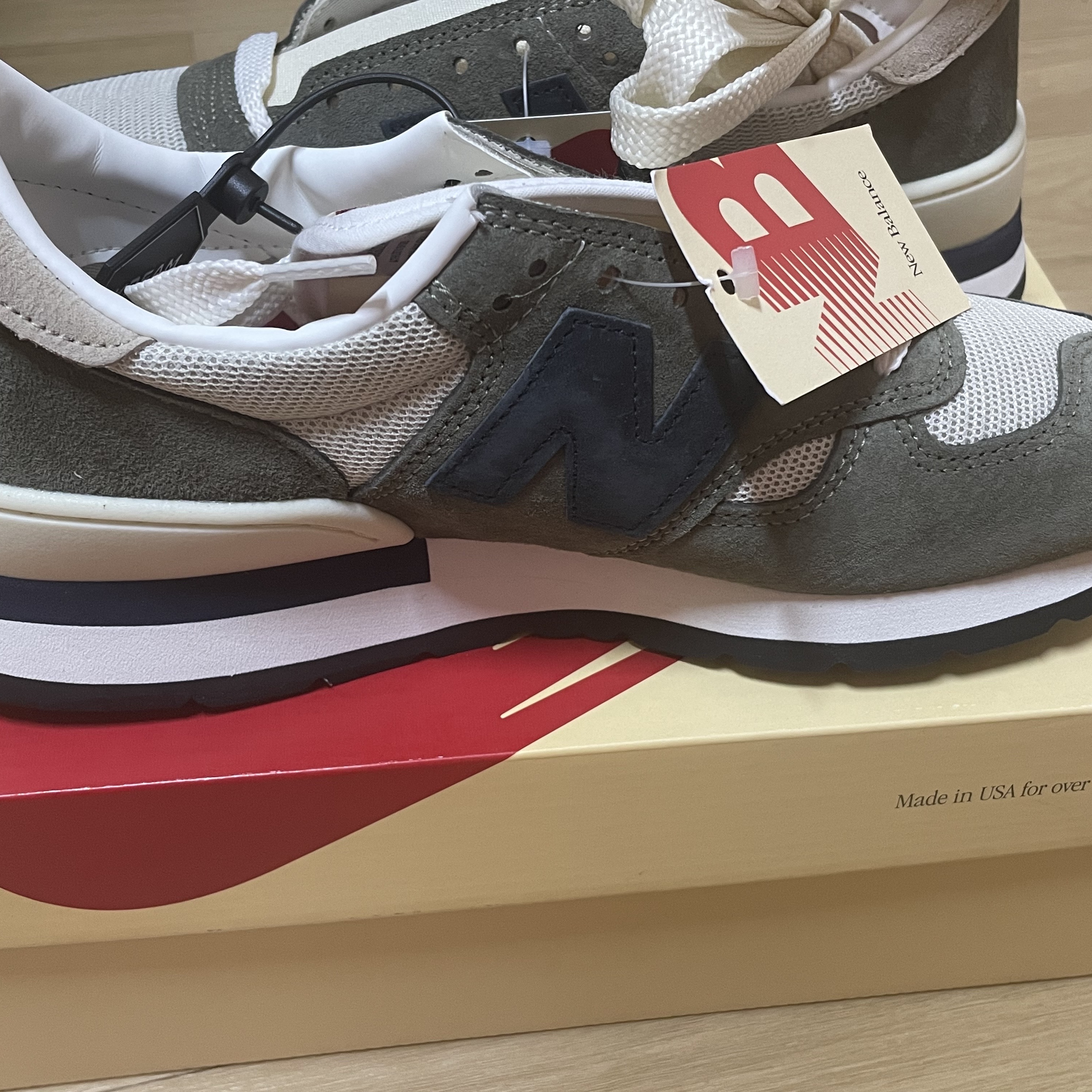 New Balance 990v1 Made in USA Olive 착용 스타일 - 4