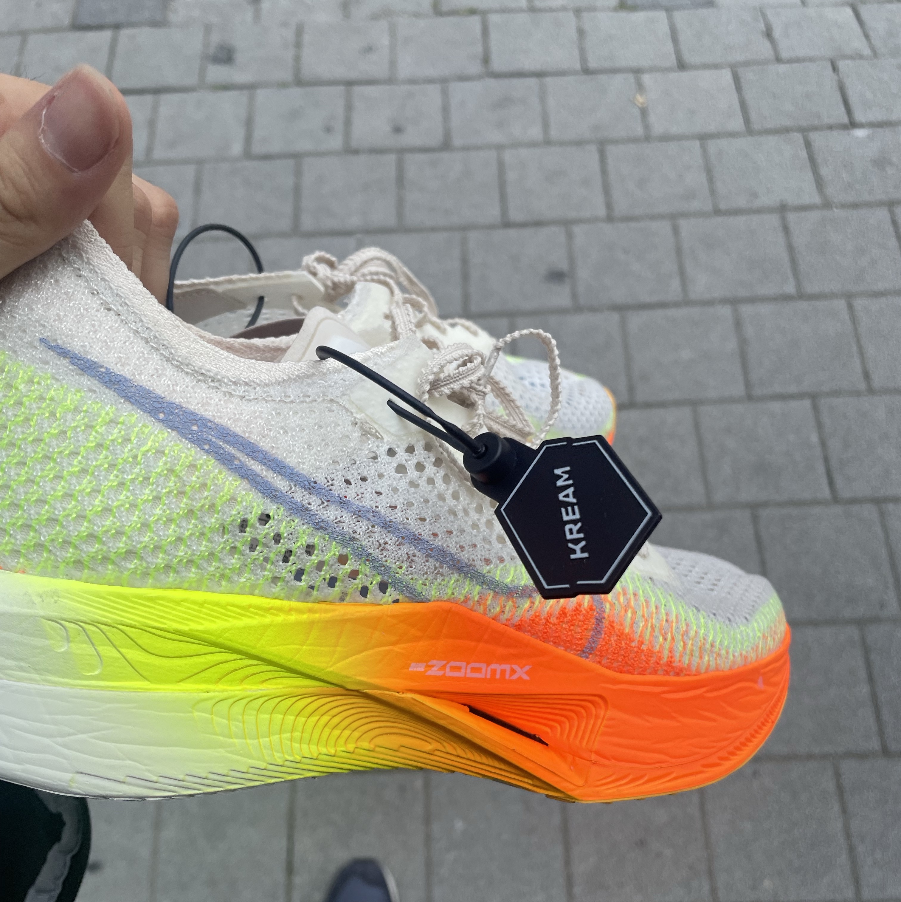 Nike ZoomX Vaporfly Next% 3 Sail Cobalt Bliss Total Orange 착용 스타일 - 3