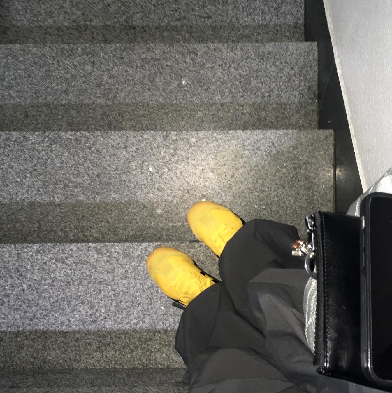 Onitsuka Tiger Mexico 66 Yellow Black 착용 스타일 - 2