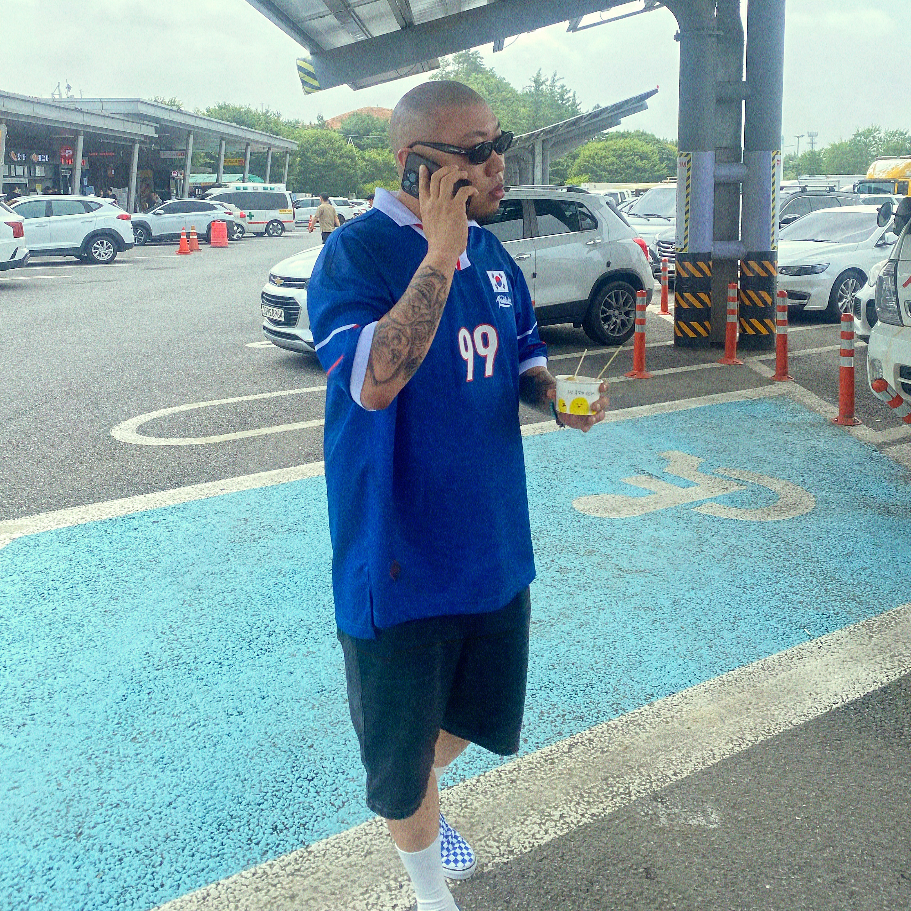 Over The Pitch x Red Devil 1999 Jersey Blue 착용 스타일 - 1