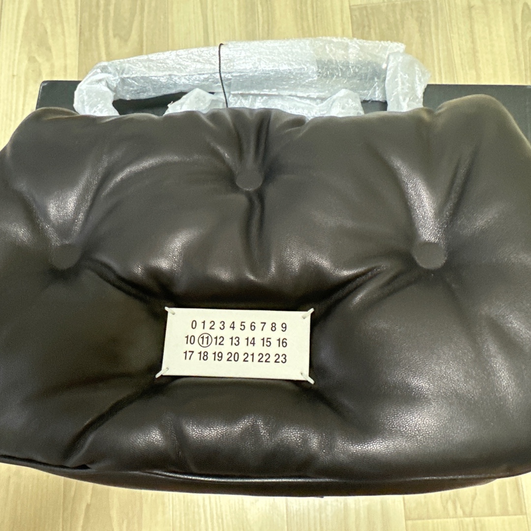 Maison Margiela Glam Slam Flap Medium Shoulder Bag Black 착용 스타일