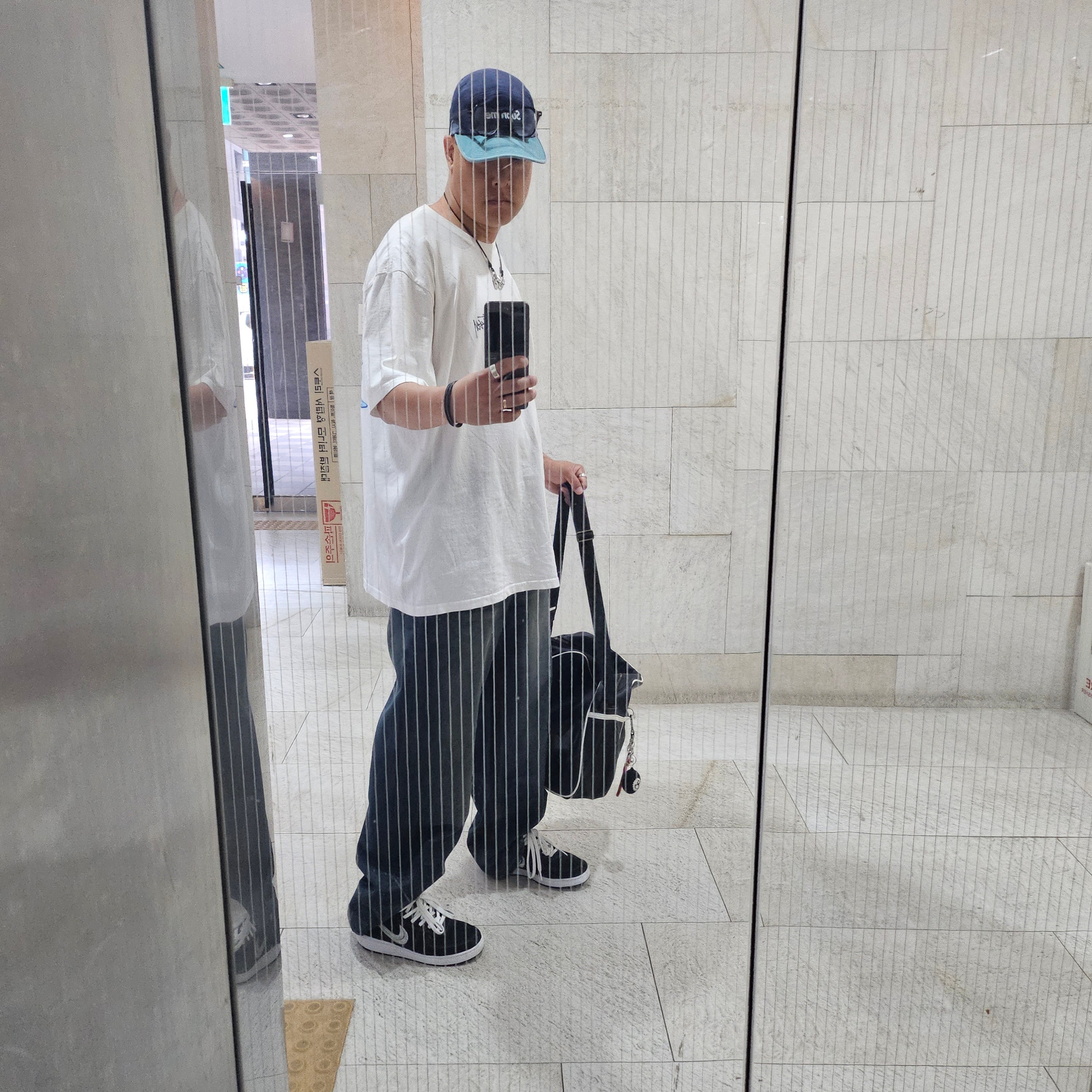 Nike x Stussy Vandal High Black, Stussy Melted T-Shirt White 착용 스타일 - 1