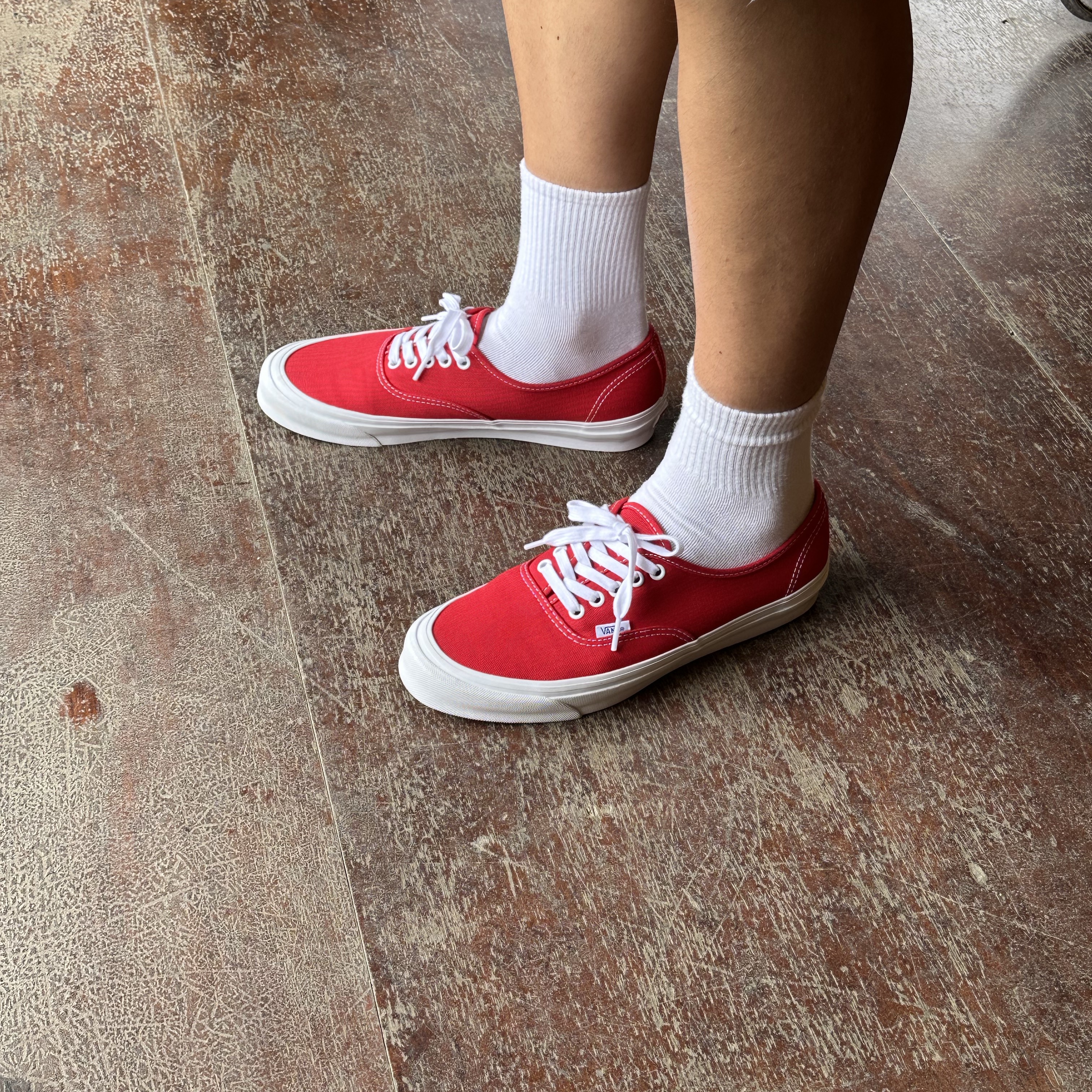 Vans Vault OG Authentic LX Red 착용 스타일